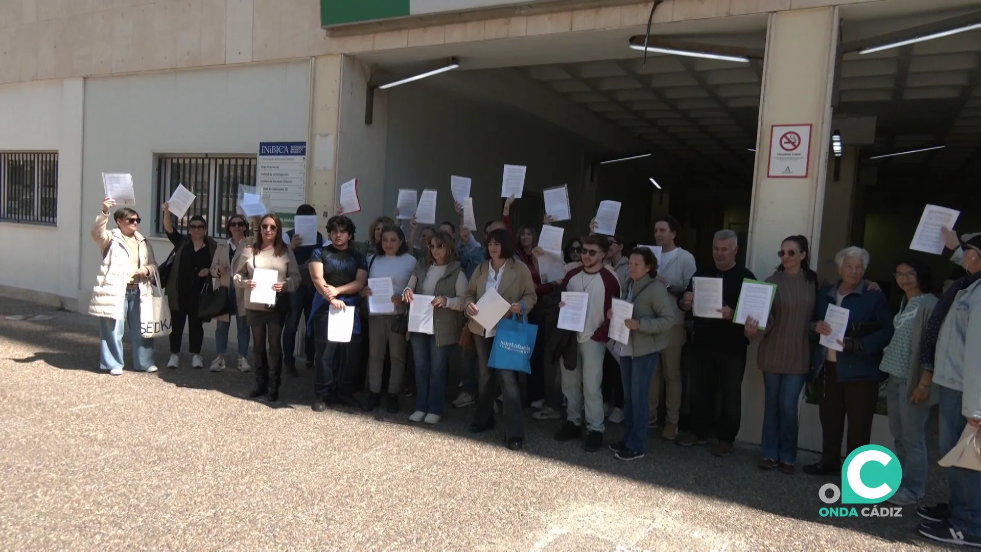 Un momento de la movilización de este miércoles ante el Hospital Puerta del Mar