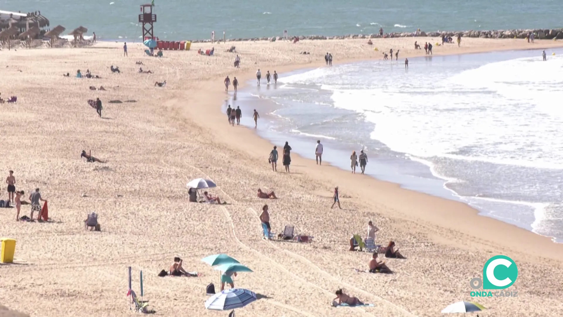 Algunos bañistas se han acercado a lo largo de la semana a este espacio del litorual urbano