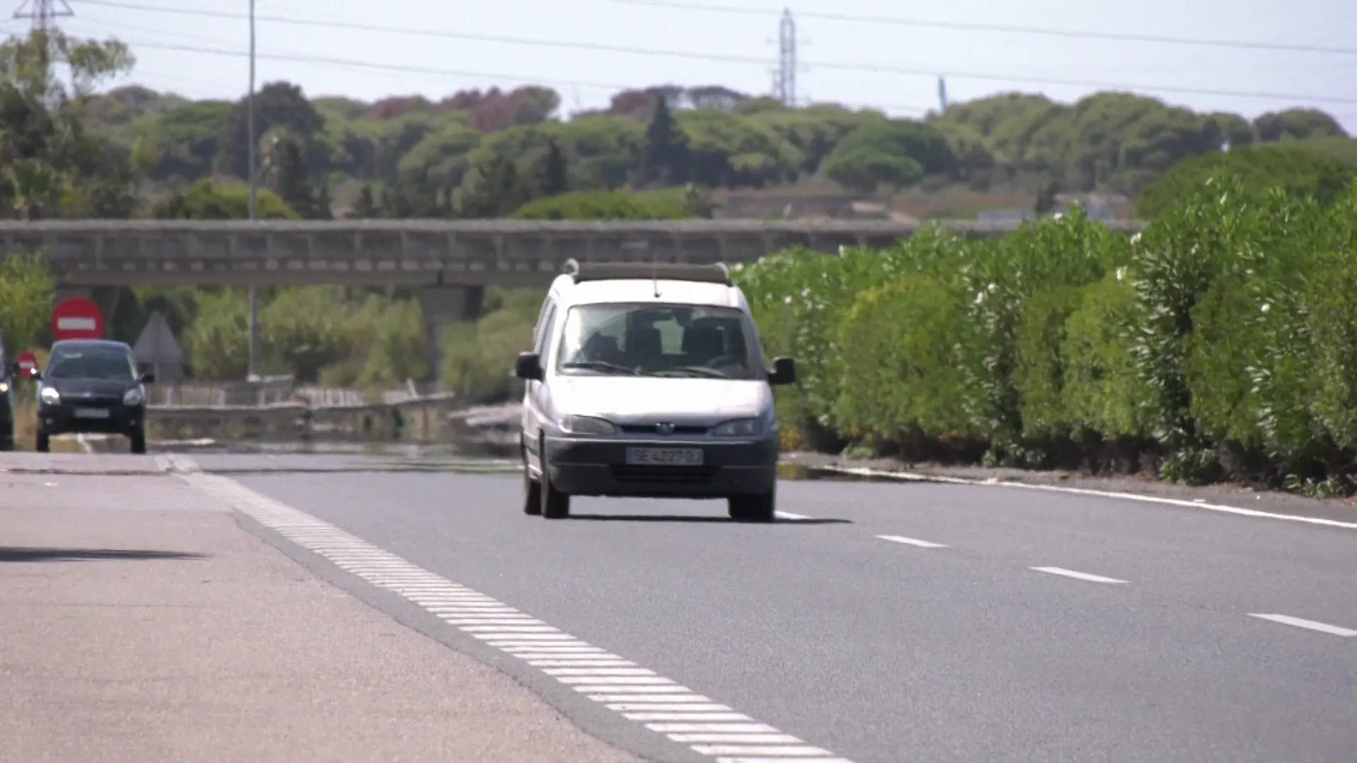 Vehículos por la autopista Cádiz-Sevilla