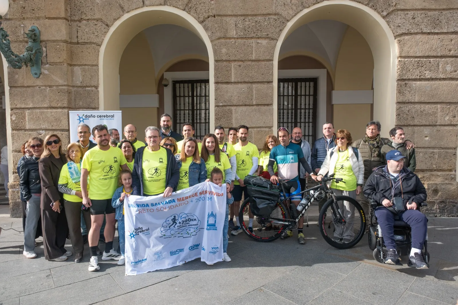 El atleta Rubén Puerto antes de iniciar el Reto Solidario 'Adacca corre por el Daño Cerebral Adquirido'.