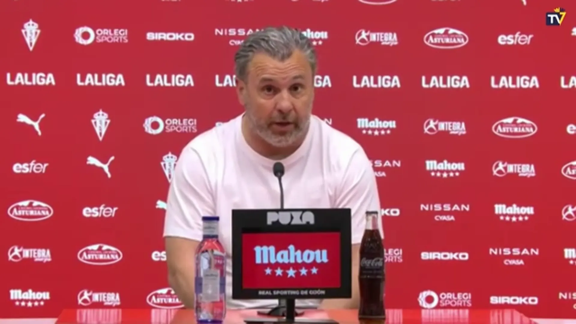 El técnico cadista, Sergio González, en una atención a los medios de comunicación. 