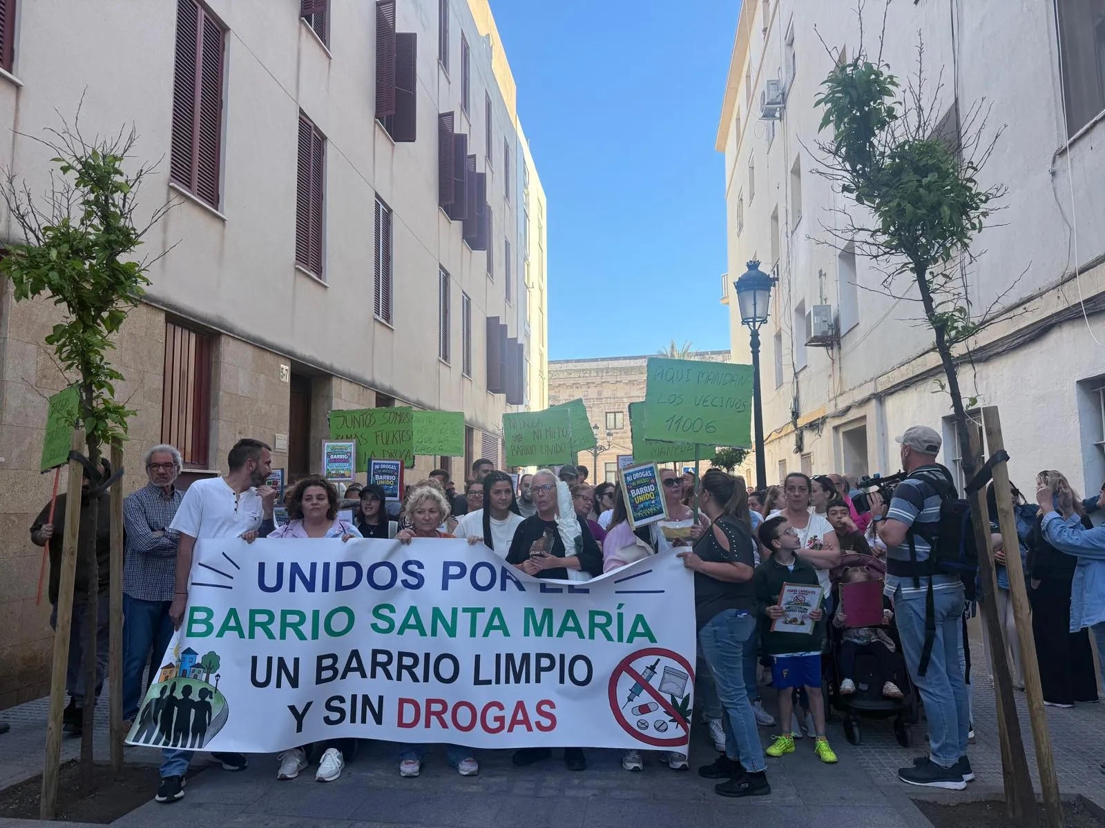 Más de 2.000 personas participaron en esta manifestación que recorrió todas las calles del barrio de Santa María