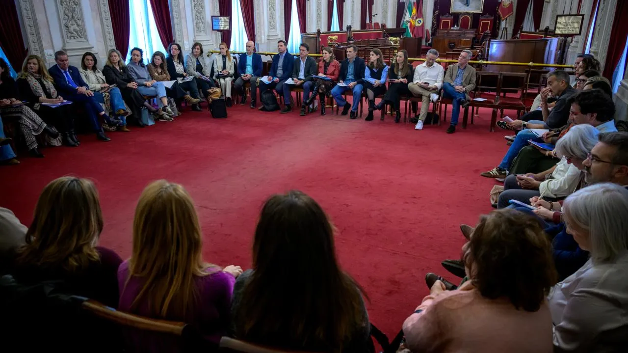 Reunión de la Mesa Municipal por el Empleo en Cádiz.