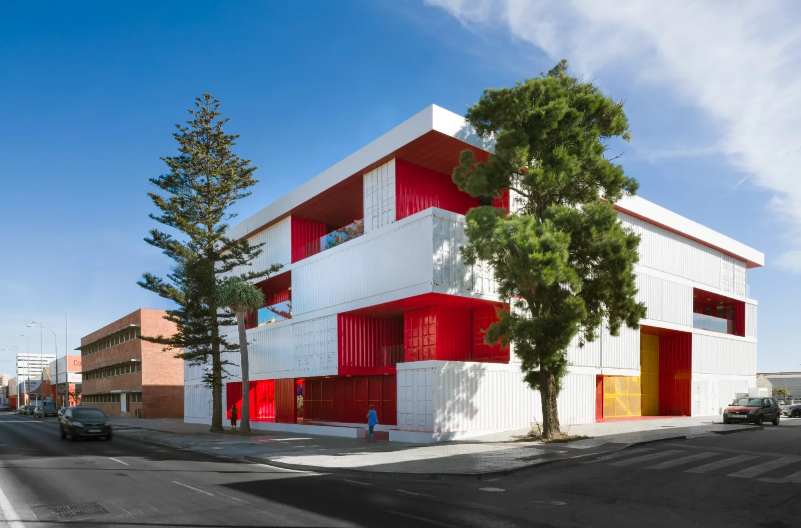 El edificio de contenedores marítimos de Zona Base Incubazul, seleccionado para los Premios FAD de Arquitectura.