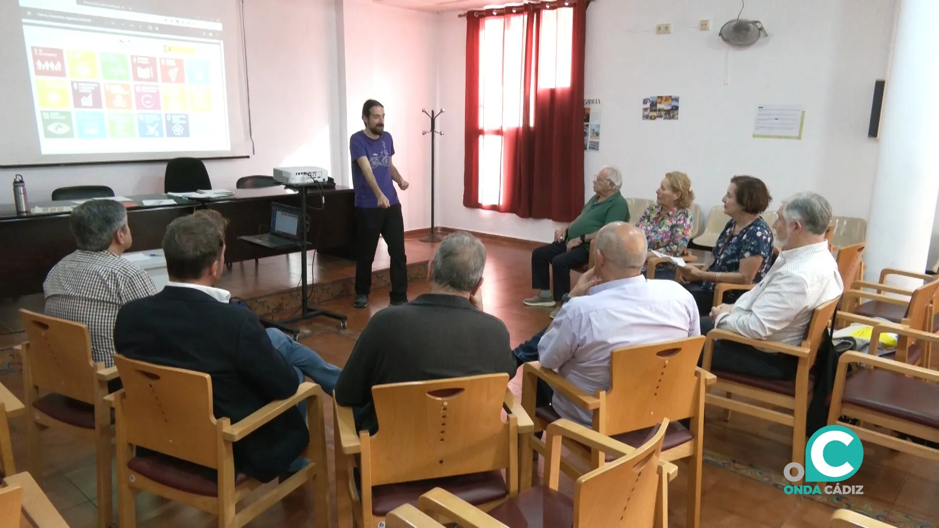 Sesión informativa en el centro Tartessos, dentro de la Agenda Cádiz 2030.