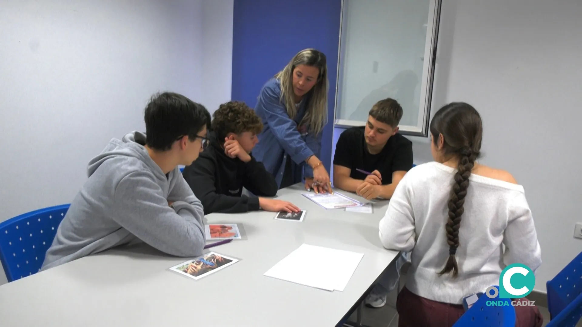 Alumnado participando en las jornadas de sensibilización en la prevención de la violencia sexual. 