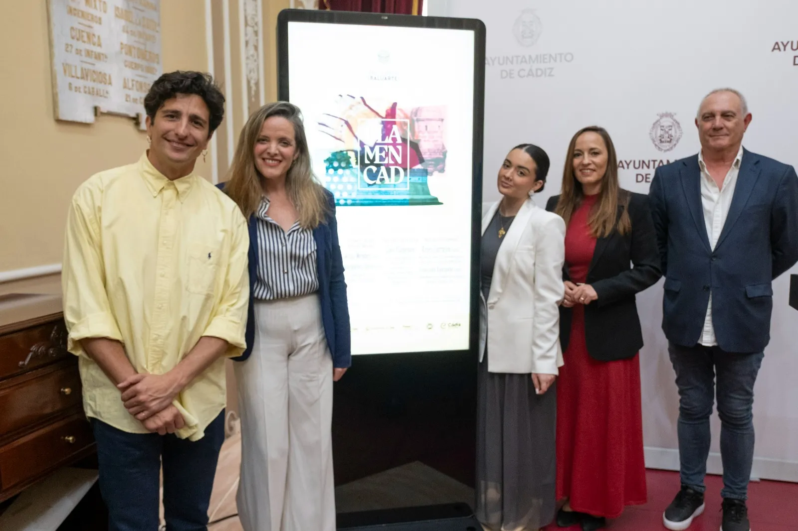 Organizadores y autoridades tras el acto celebrado en el Ayuntamiento este martes