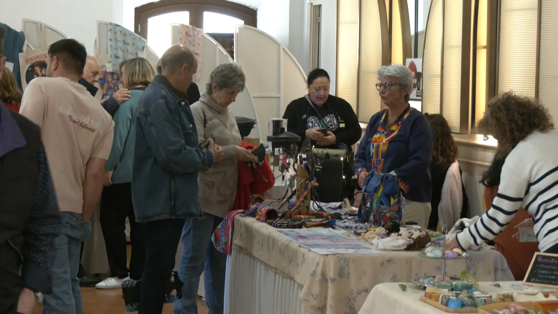 El mercadillo se ha desarrollado este domingo en el Baluarte de los Mártires.