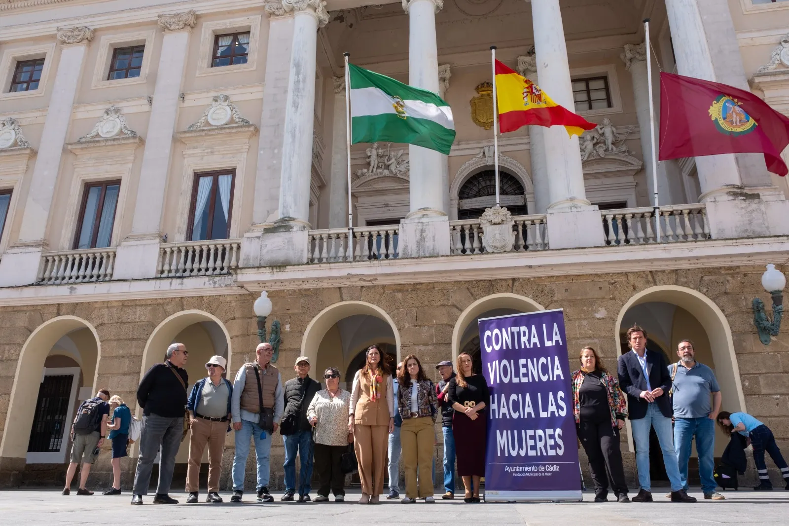 Imagen al mediodía de este lunes en la plaza de San Juan de Dios
