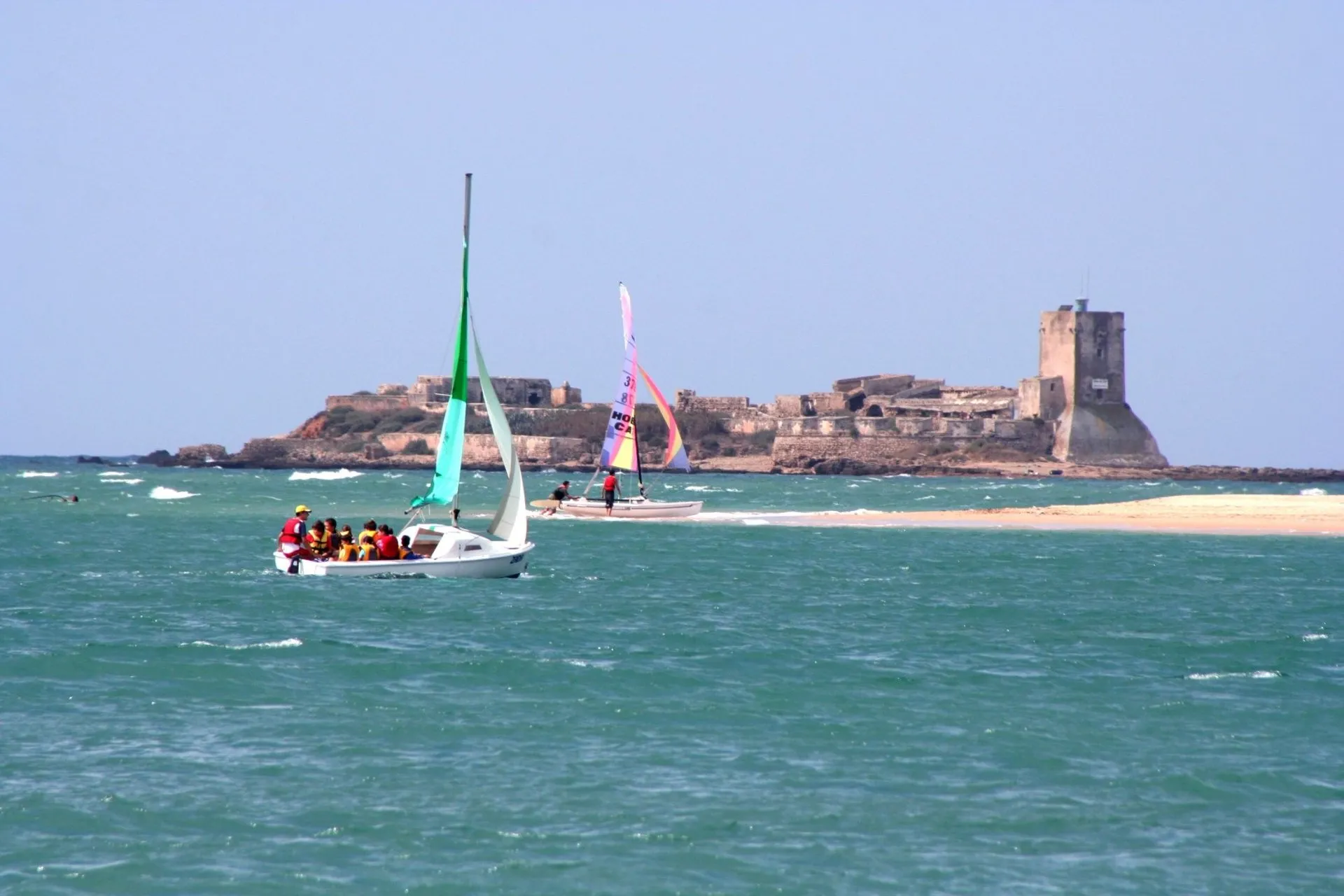  Castillo de Sancti Petri al fondo.