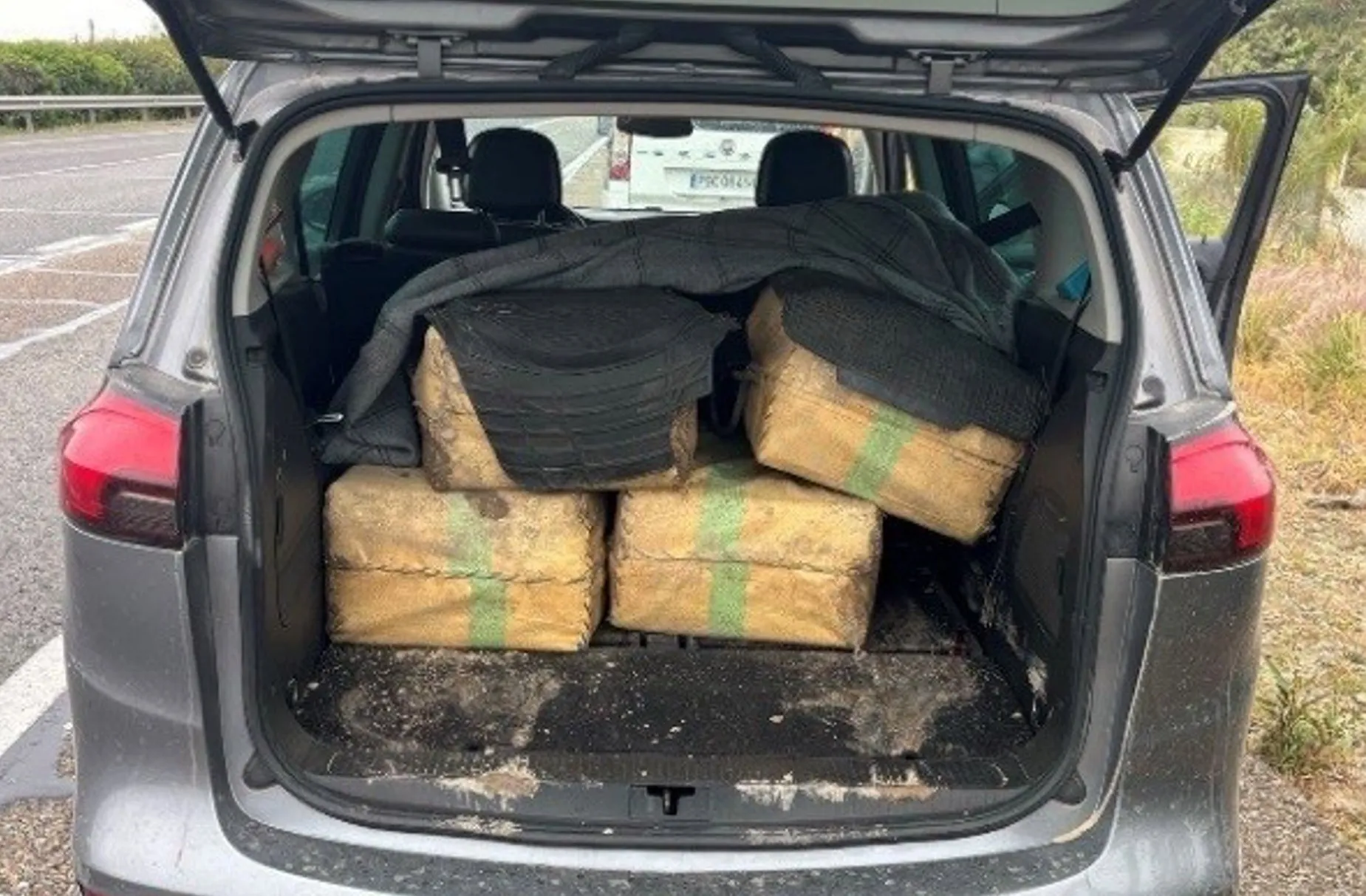 Género incautado en la parte trasera del vehículo
