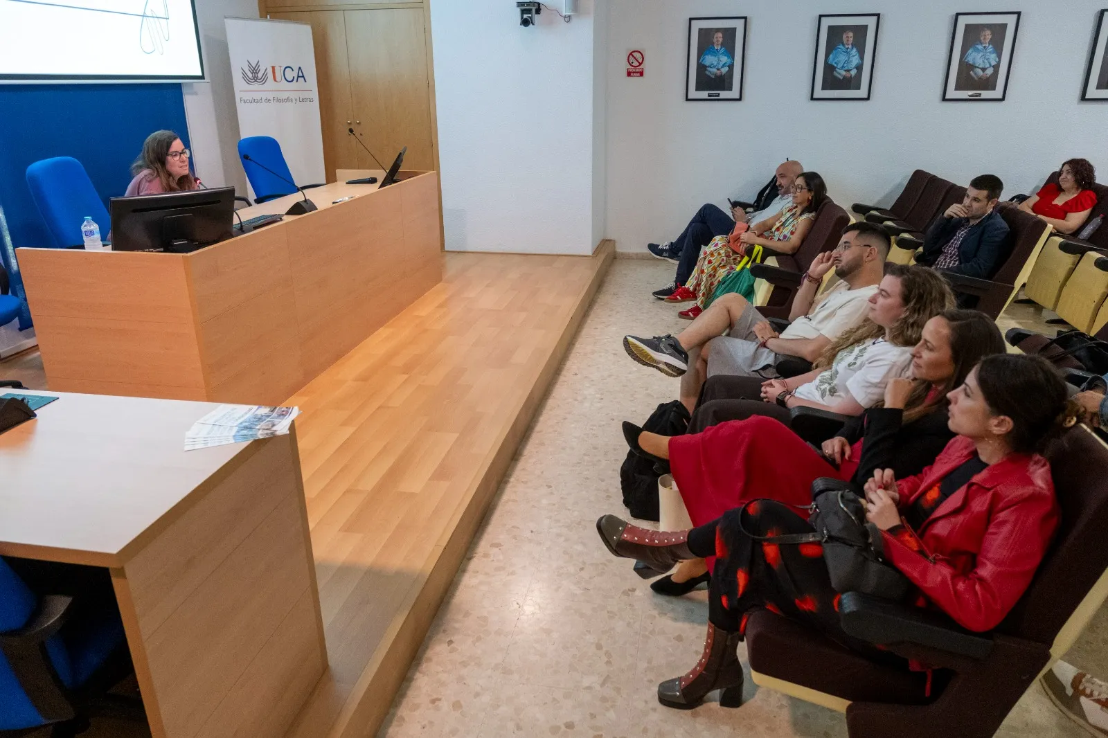 Una de las ponencias impartidas en el Salón de Grados de la Facultad de Filosofía y Letras de la UCA