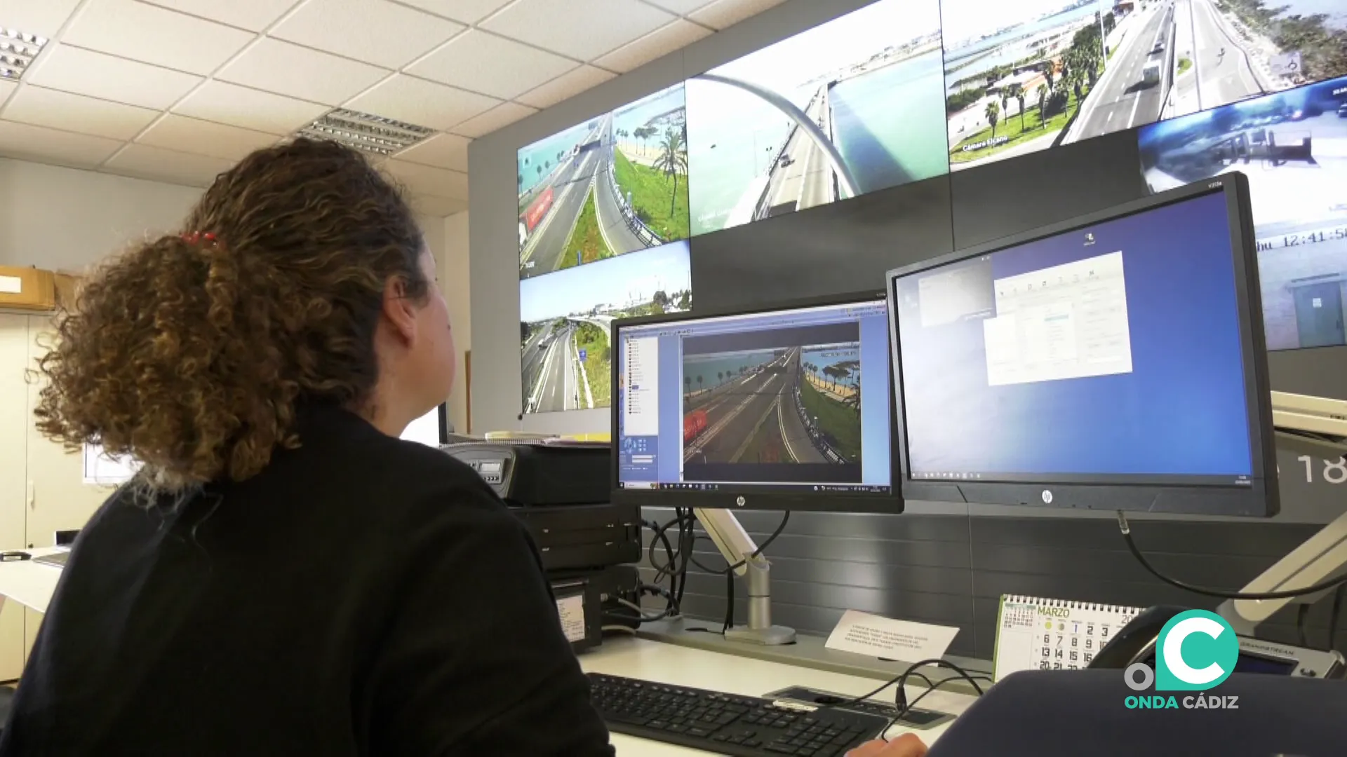 Una operario en el centro de control de tráfico Constitución 1812