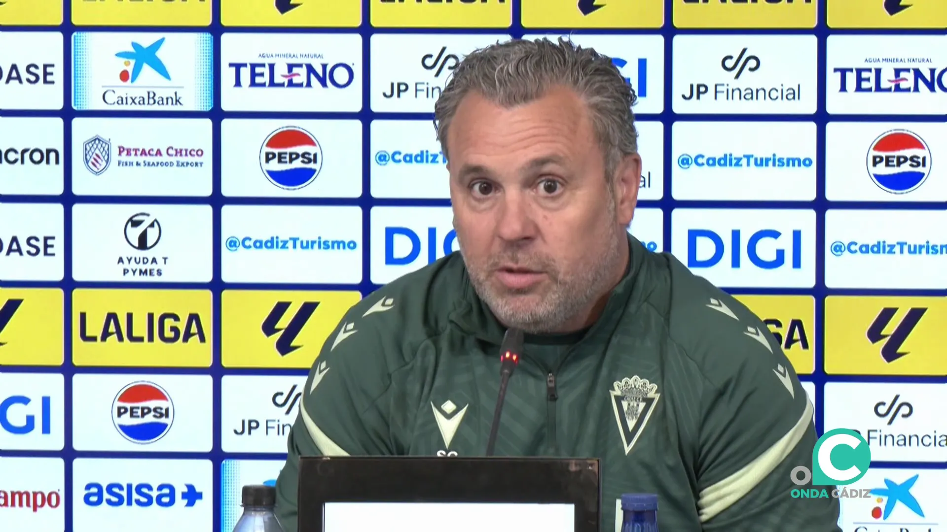 El entrenador cadista durante la rueda de prensa de este viernes