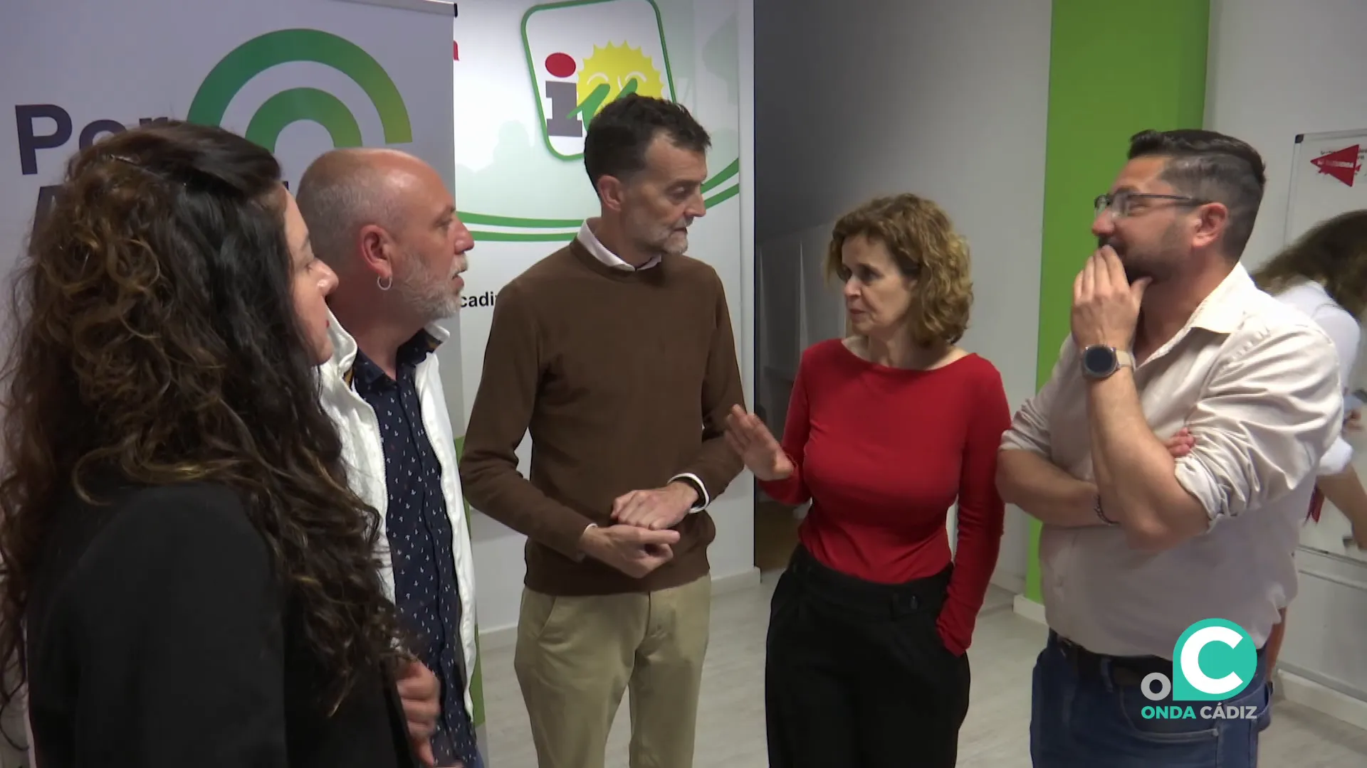 Maillo con una representación de la Coordinadora de Trabajadores del Metal este miércoles en la capital gaditana.