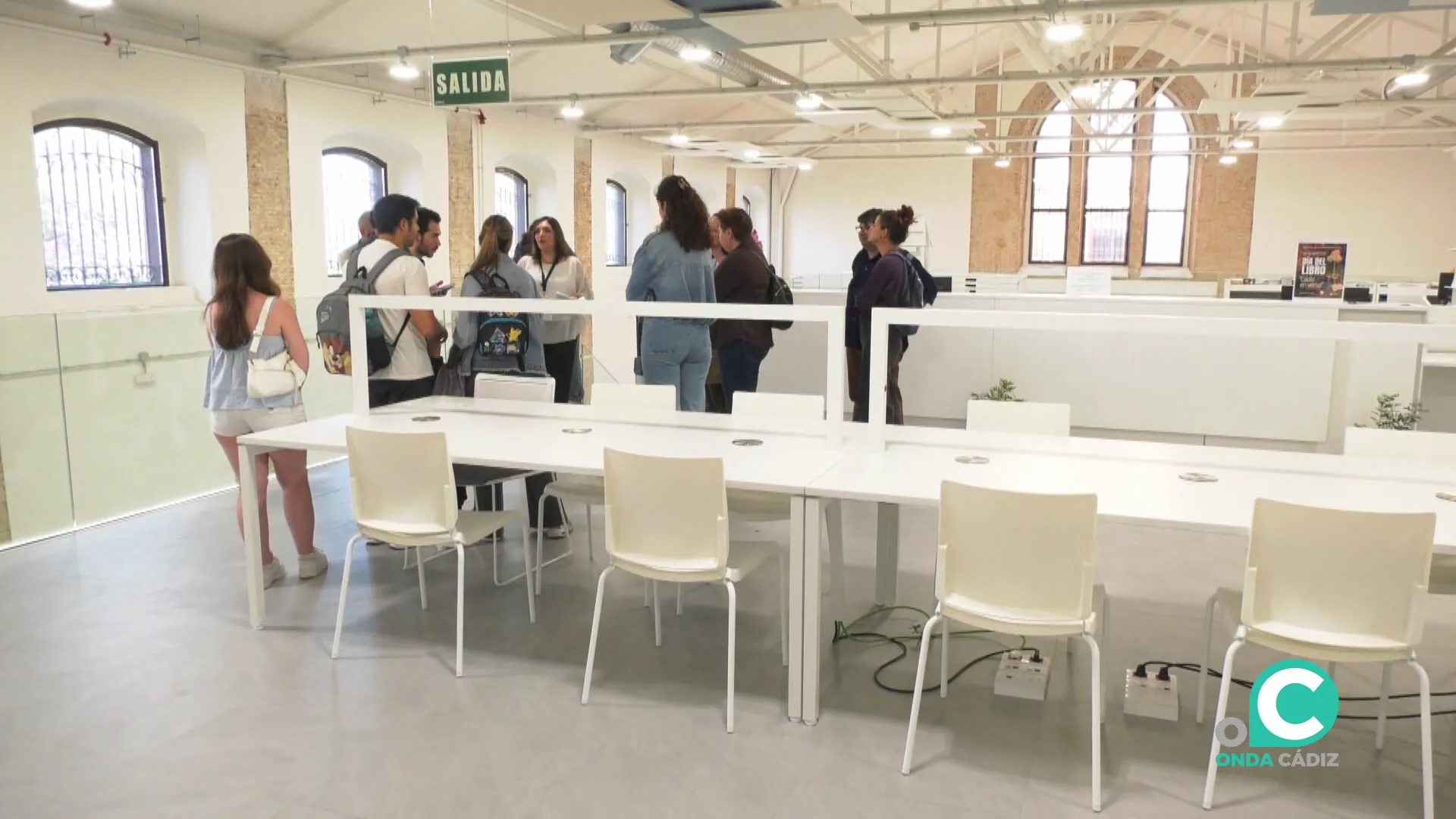 Algunos ciudadanos durante las visitas a las nuevas dependencias