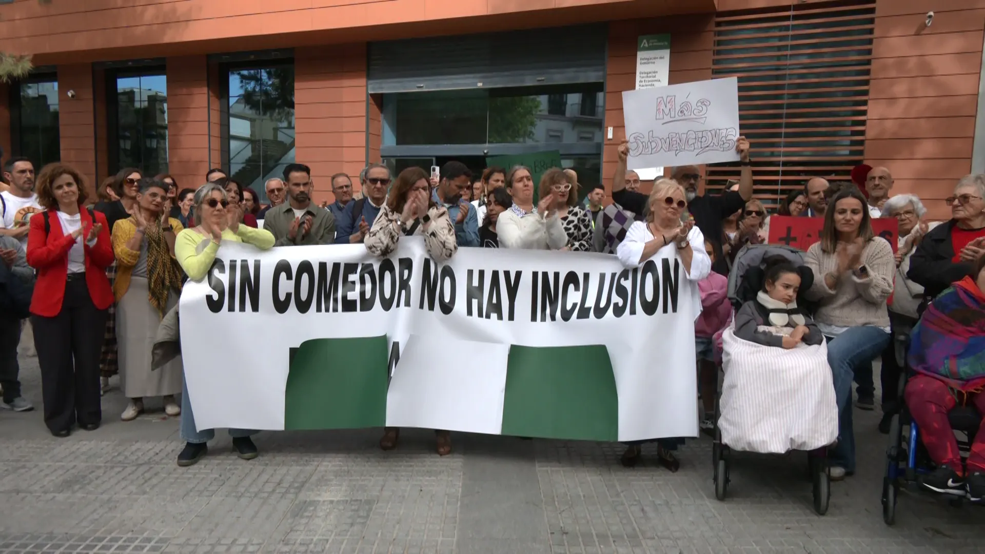 Un momento de la concentración en la capital gaditana durante el pasado miércoles