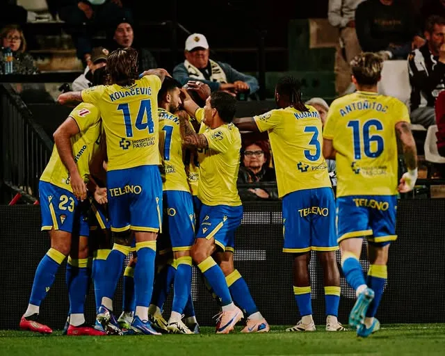 El Cadiz CF continúa teniendo opciones tras el empate de seguir manteniendo la categoría