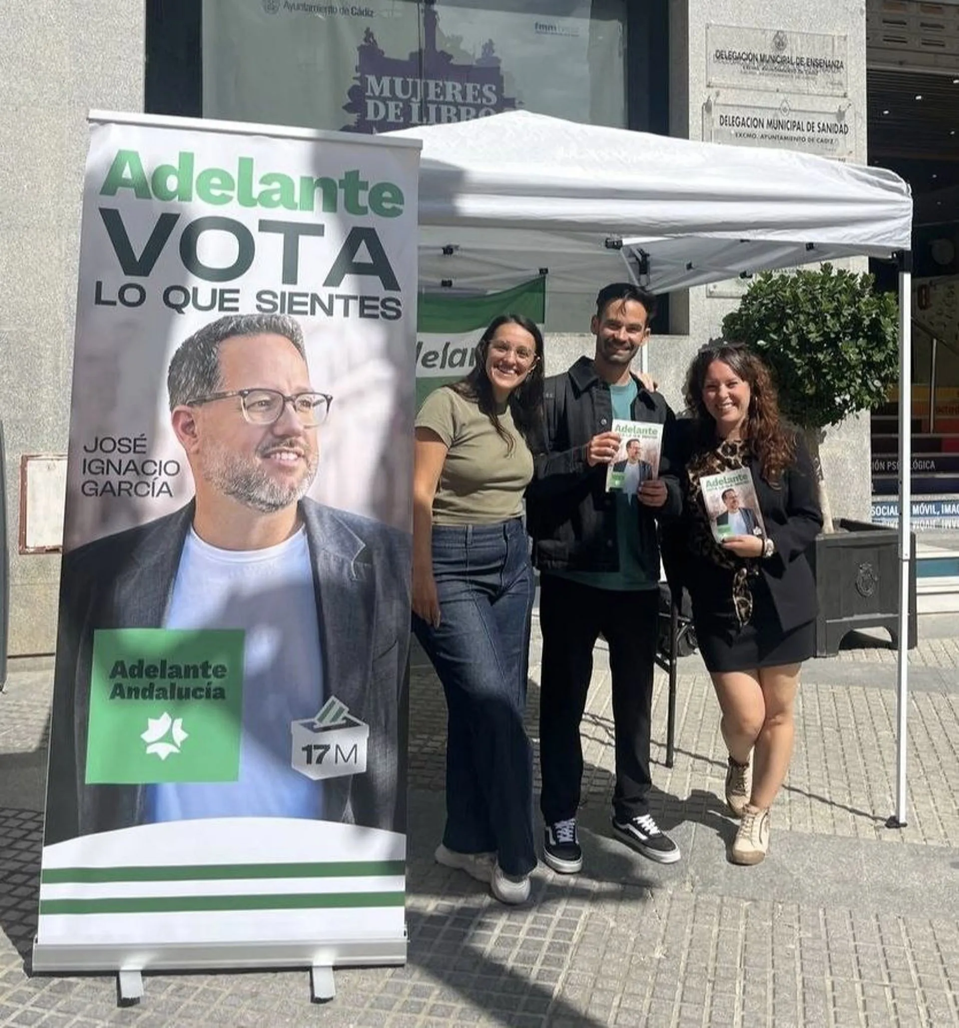 El candidato número tres de Adelante Andalucía en la provincia de Cádiz, David de la Cruz, en un acto en el último día de campaña.