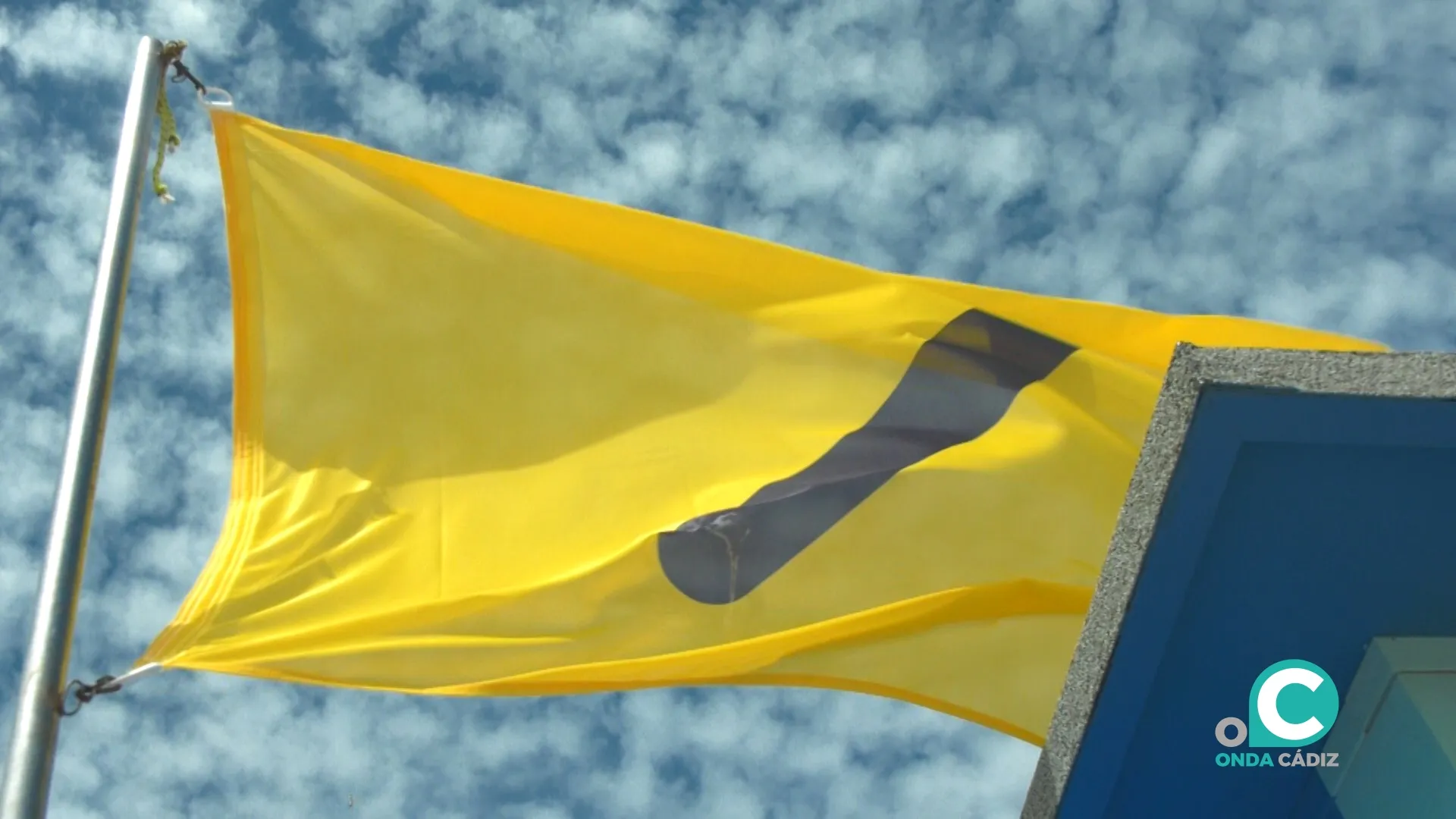 Nuevas banderas inclusivas en las playas para las personas que padecen daltonismo. 