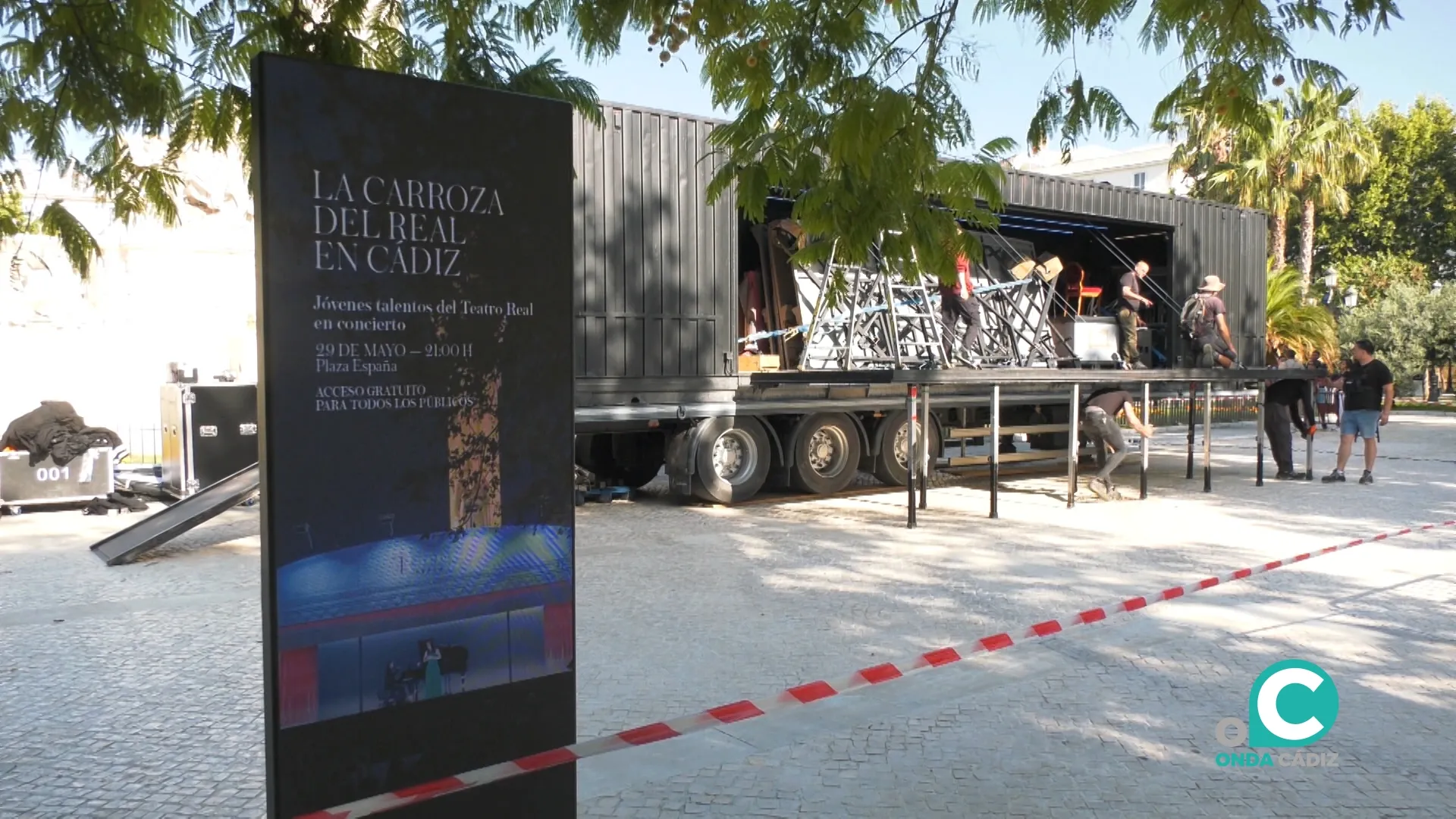 Preparativos para el concierto gratuito de 'La Carroza' del Teatro Real de Madrid.