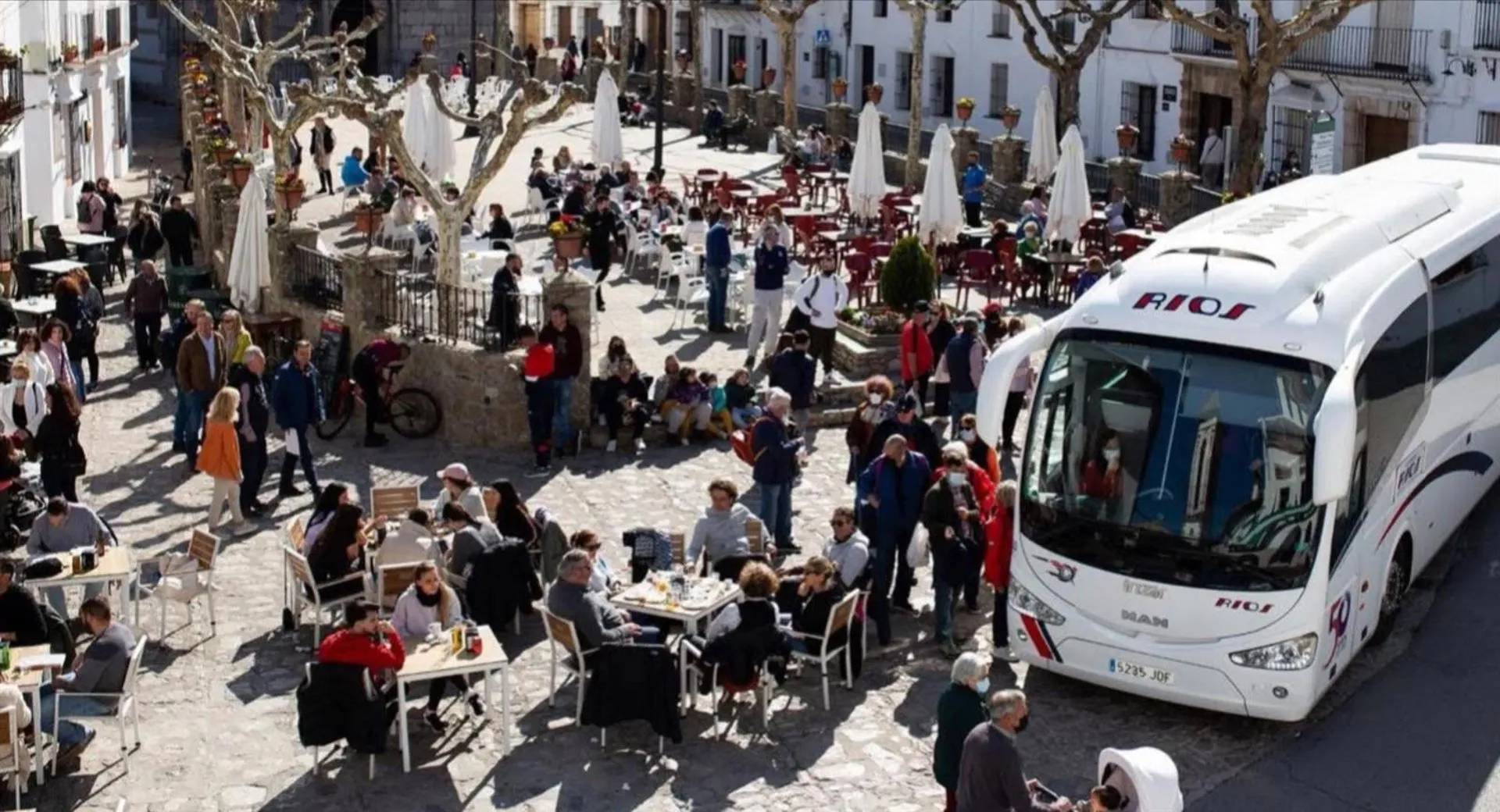 Imagen publicada por el Ayuntamiento de Grazalema donde se ve la afluencia de turistas este puente del Primero de Mayo