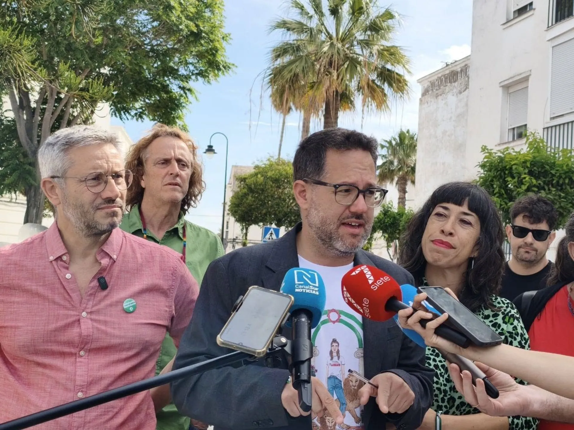 El candidato, José Ignacio García, en una atención a los medios