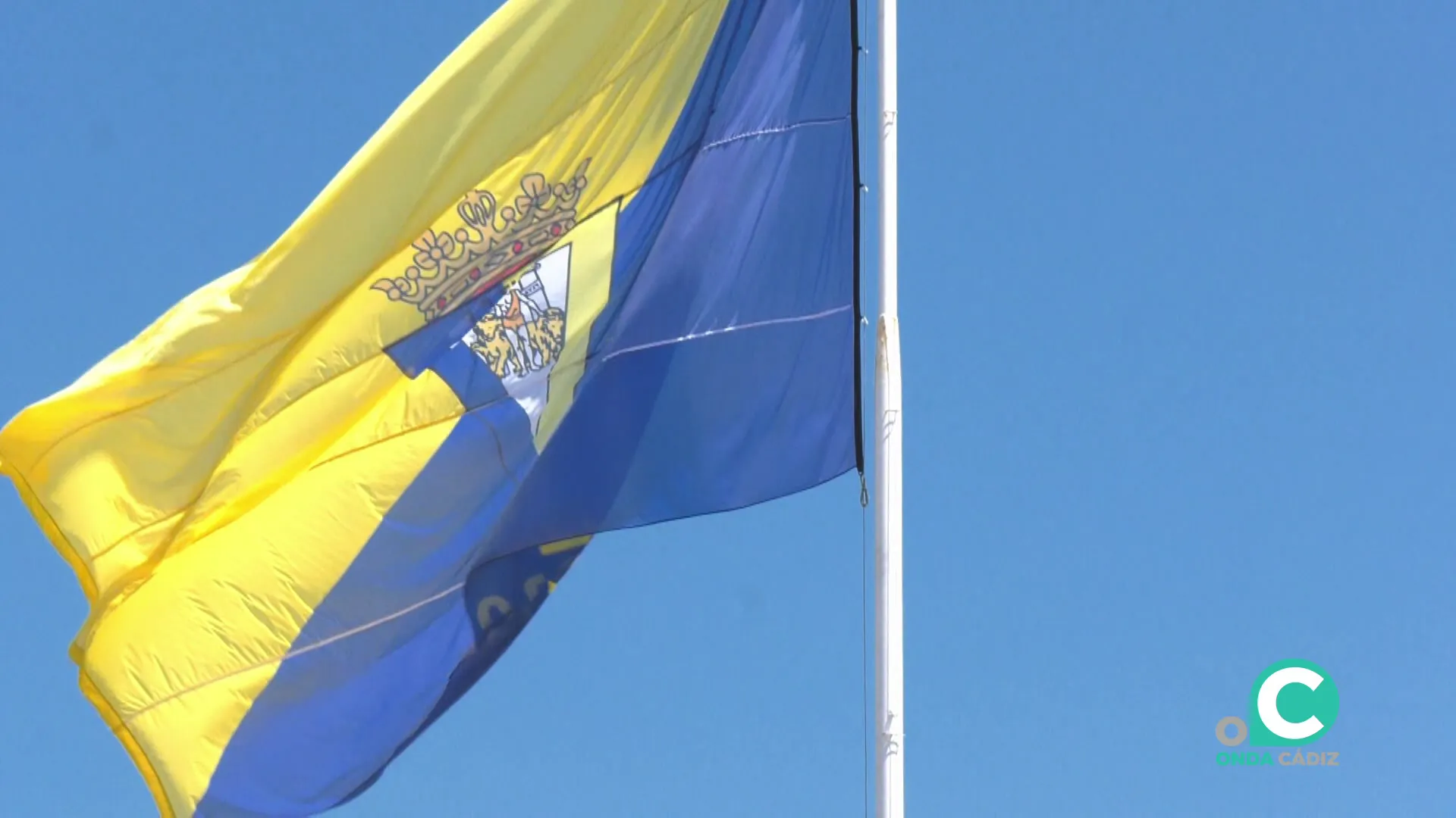 La bandera cadista este jueves en la plaza de Sevilla