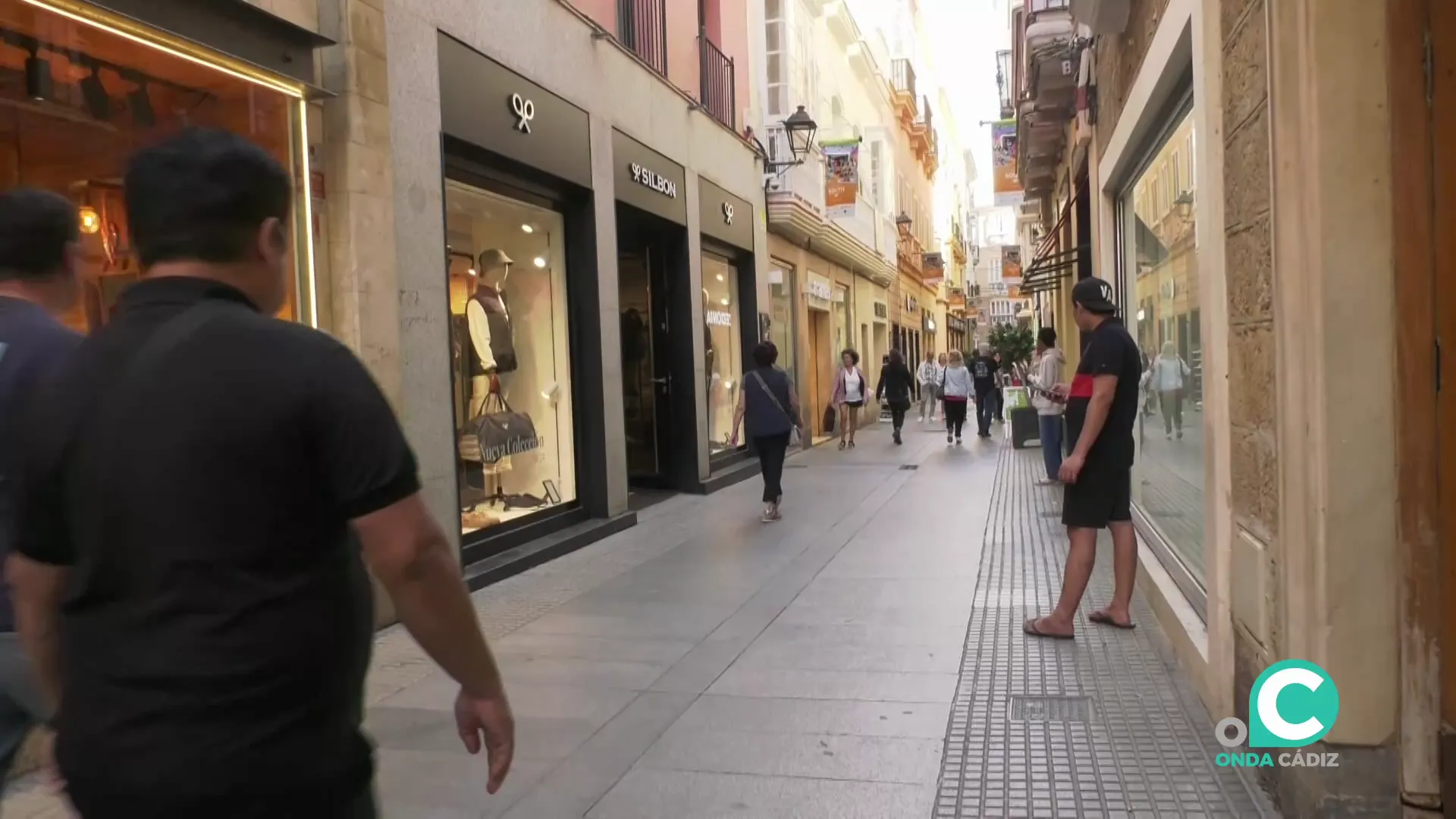 Imagen de una de las calles comerciales de la capital gaditana