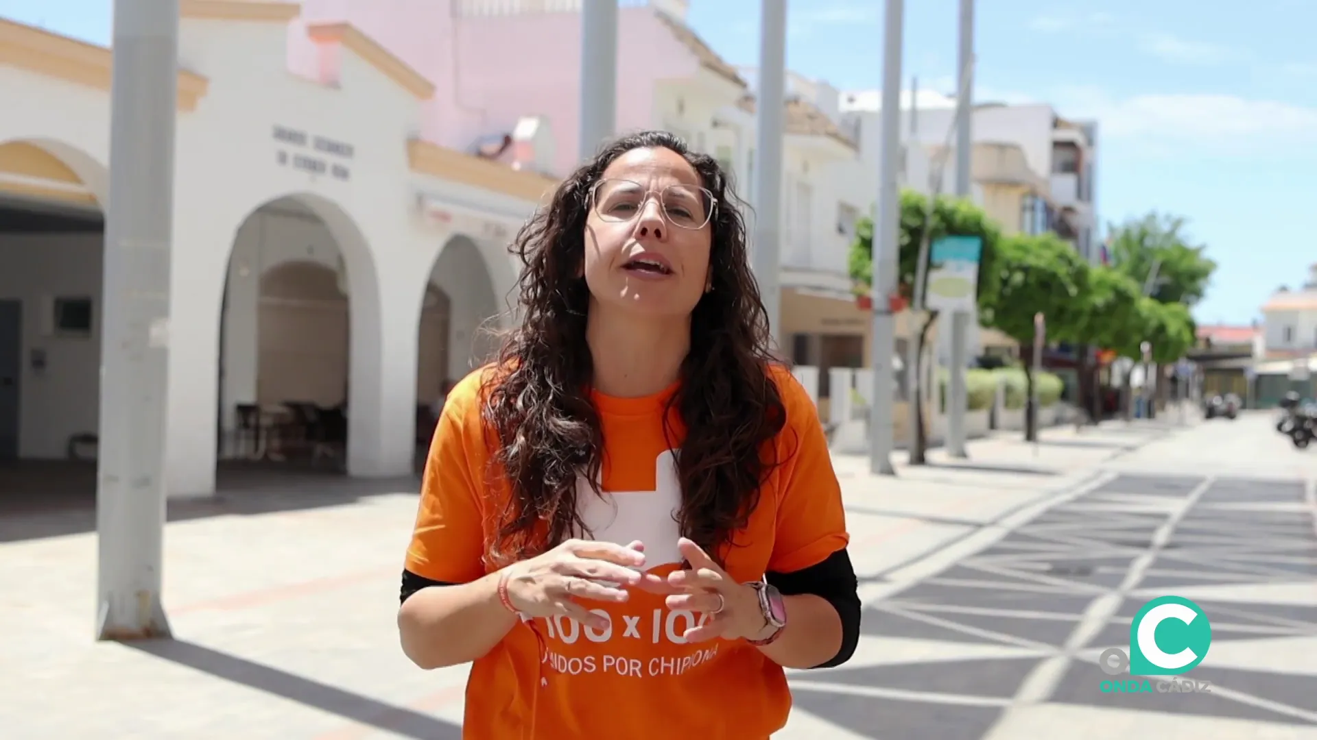 Román interviene en un video promocional de campaña electoral