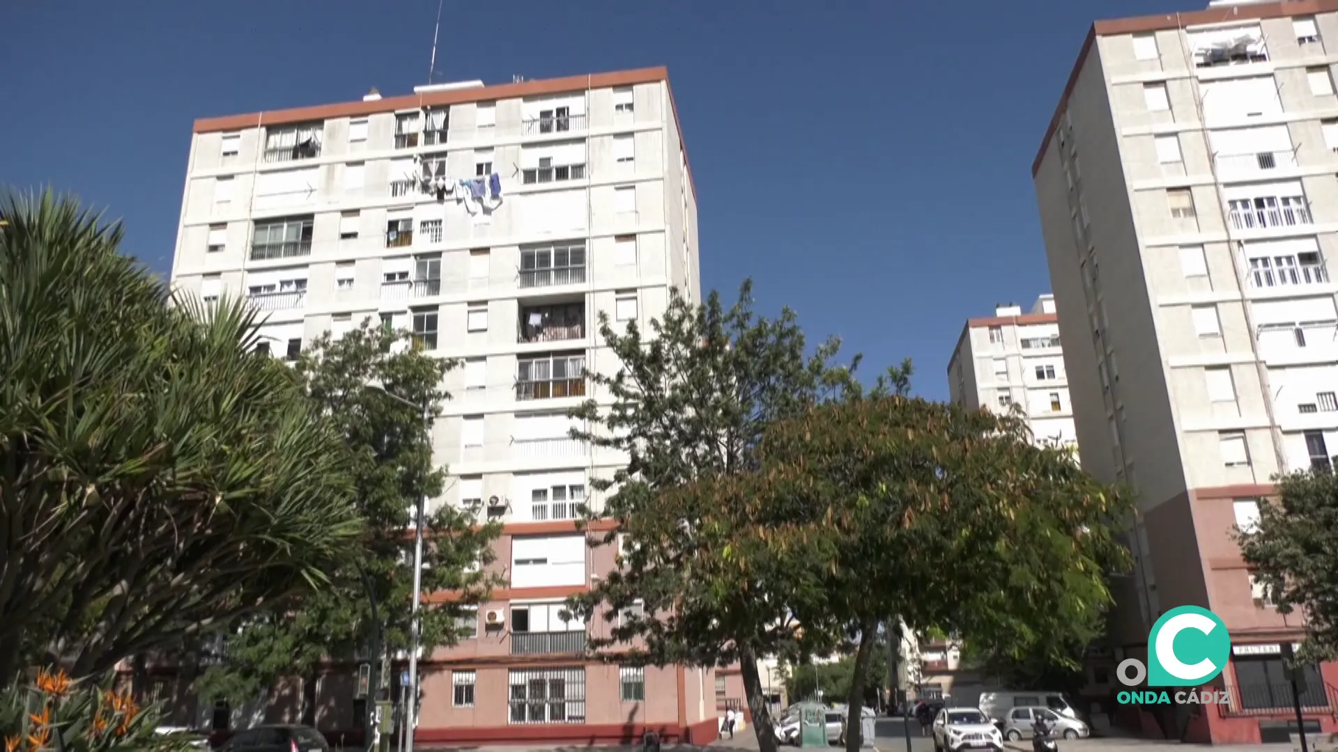 Bloque de viviendas en la barriada de Guillén Moreno por la avenida Sanidad Pública