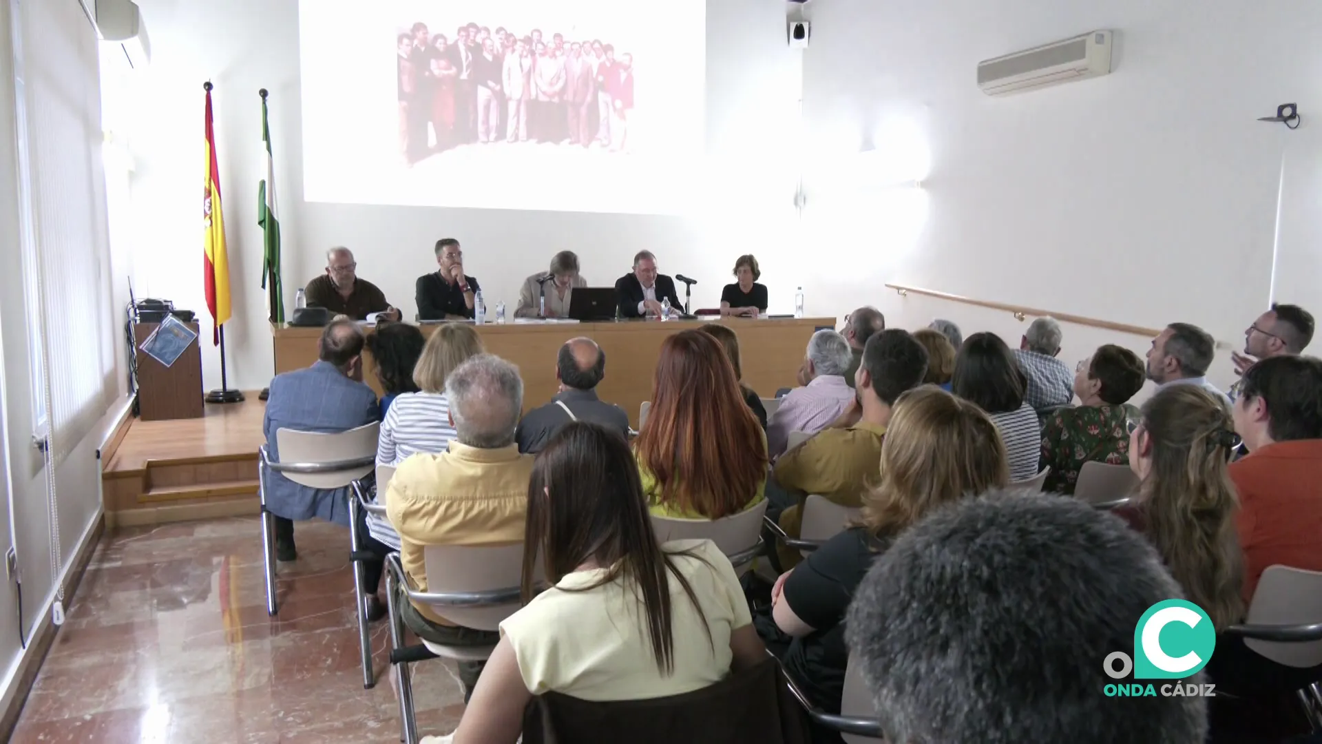 Un momento del encuentro que se celebró en la Biblioteca Provincial de Cádiz