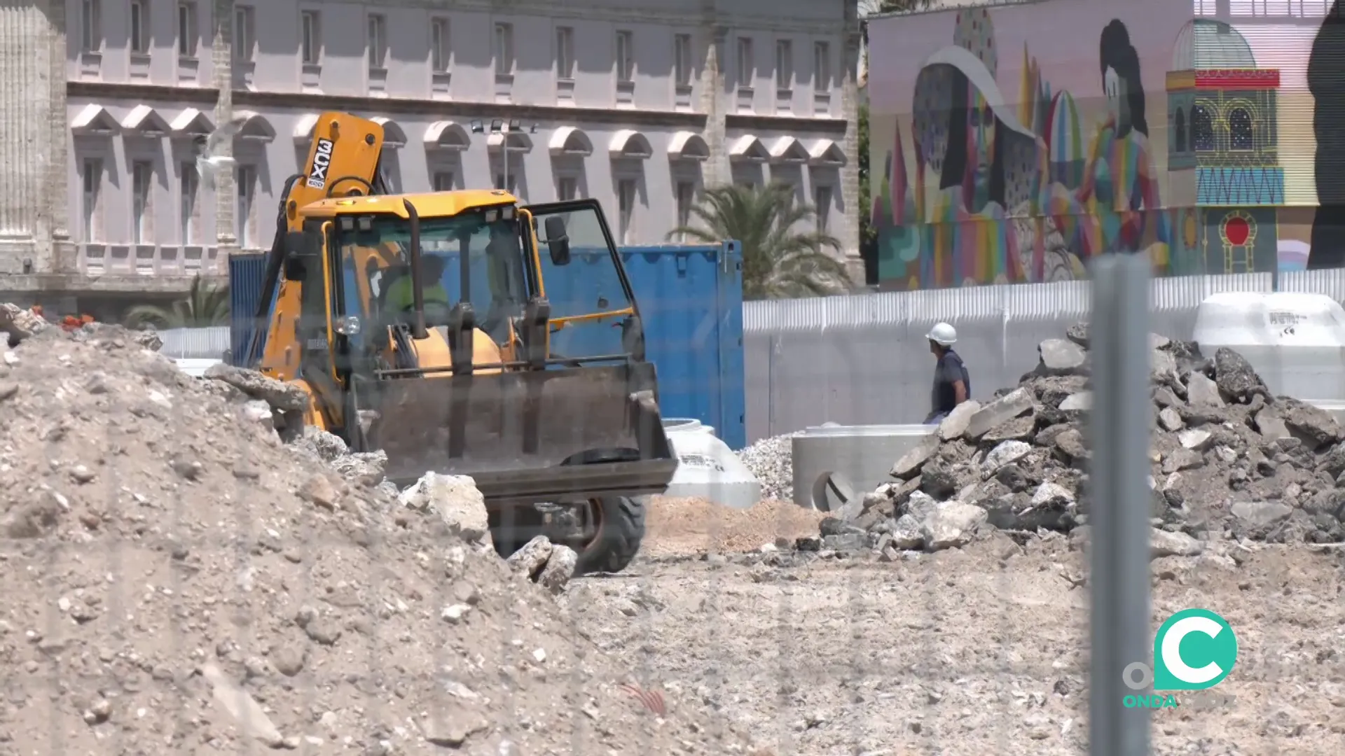 Maquinaria durante los trabajos en el Puerto de Cádiz