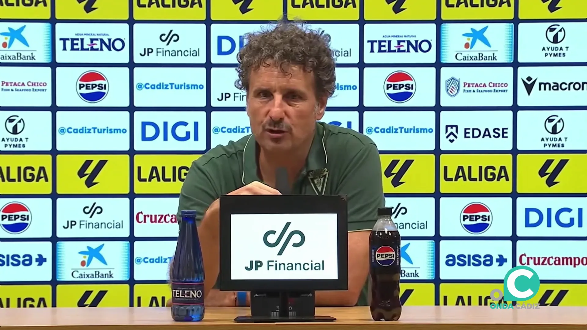 El tecnico cadista interviene en la rueda de prensa tras el partido del pasado domingo