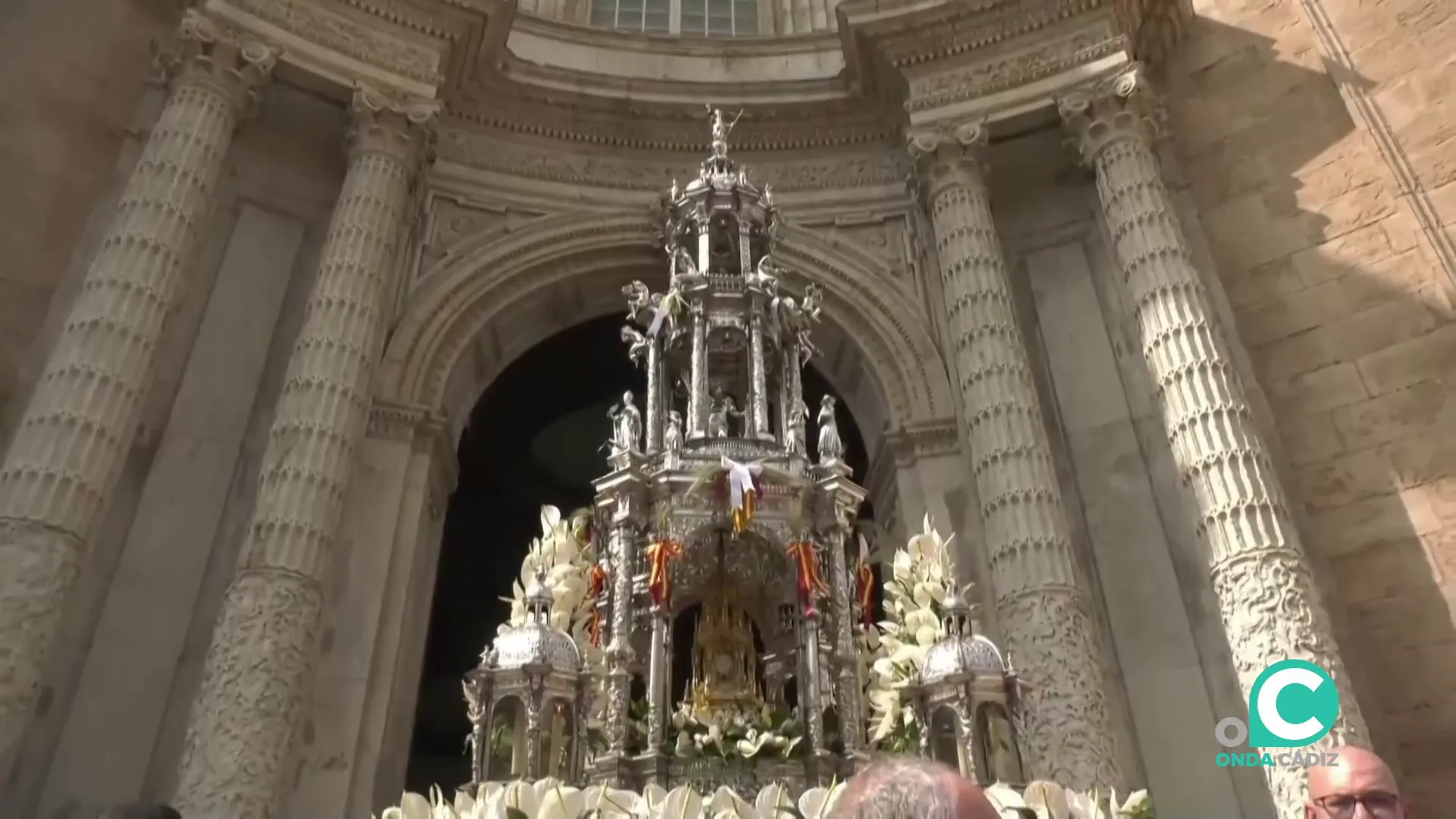 La Custodia a su salida de la Catedral de Cádiz el pasado 2025