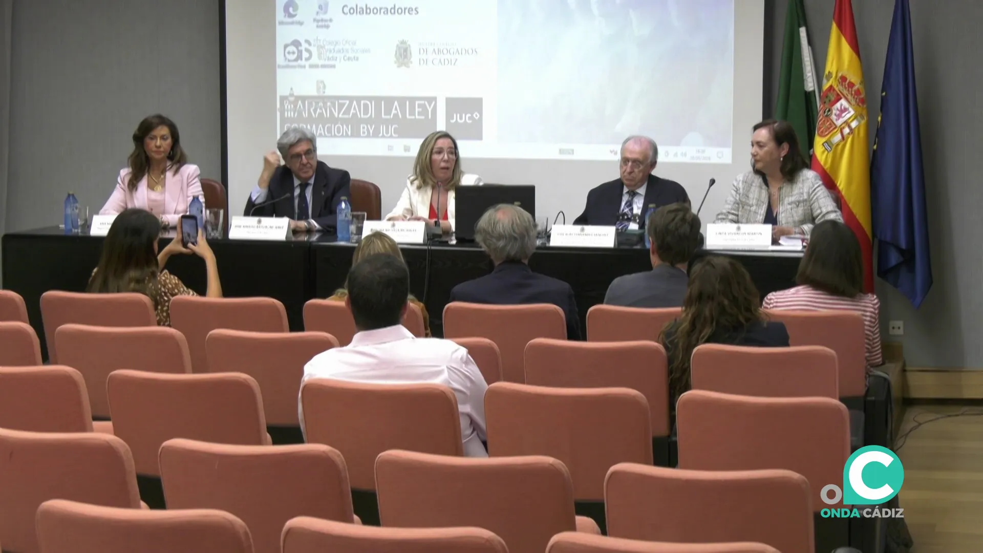 Intervención de una de las sesiones celebradas en la capital gaditana