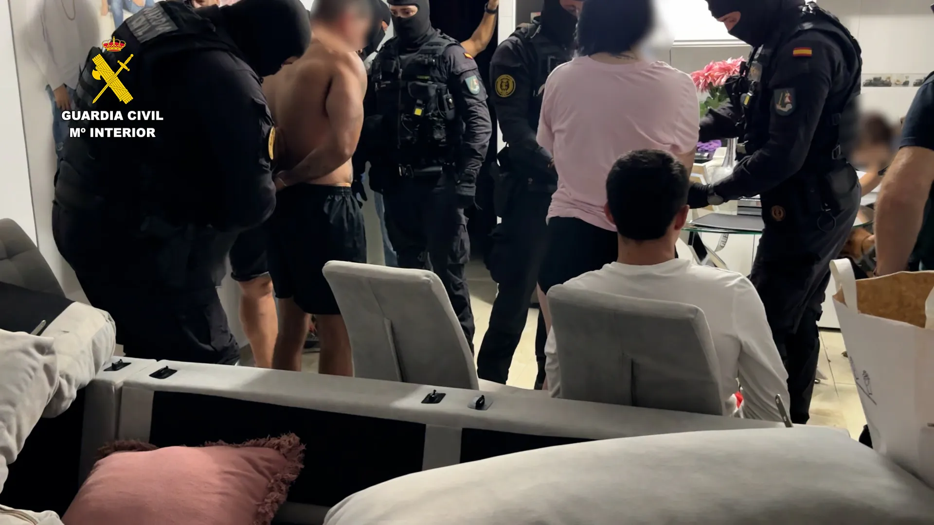 Imagen de los detenidos durante la operación 