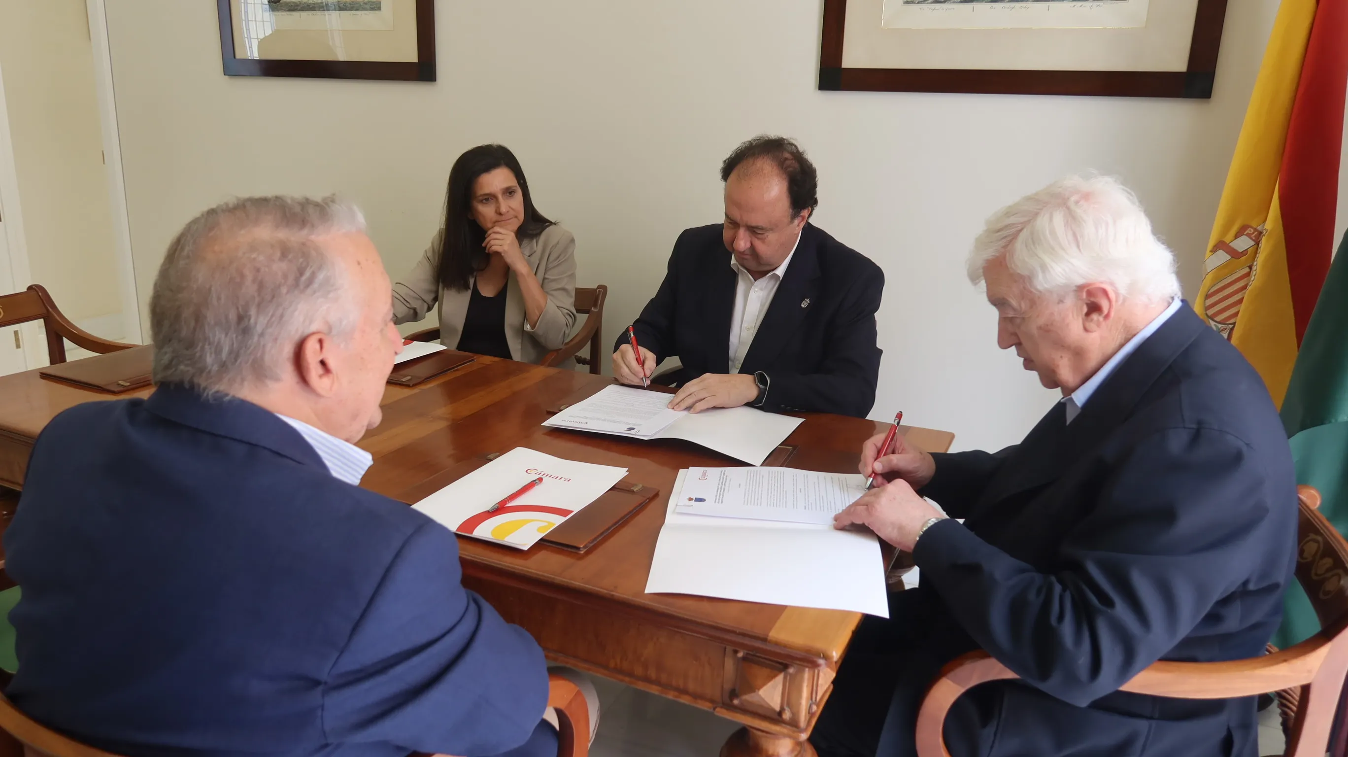 Convenio de colaboración Cámara de Comercio y UCA