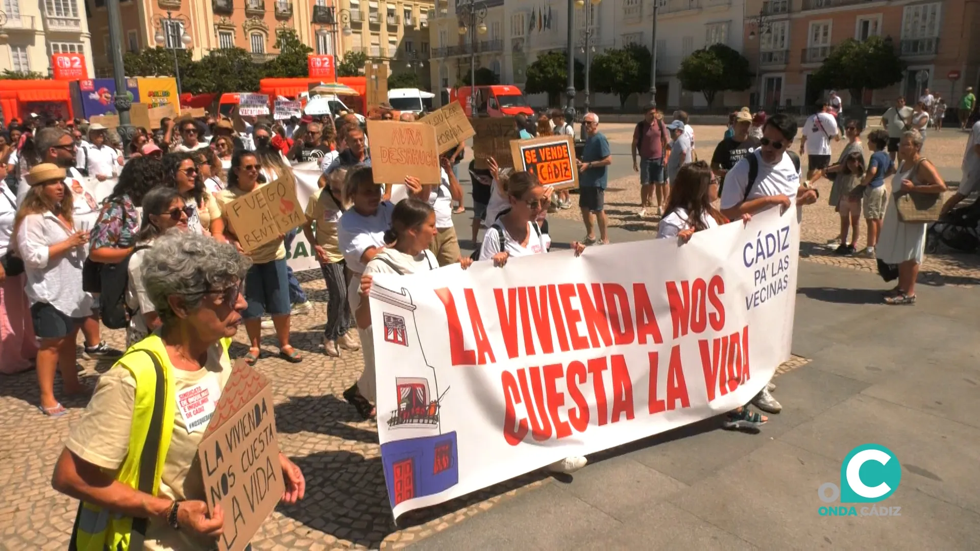 La protesta ha recorrido las calles del centro desde la Plaza de San Antonio hasta San Juna de Dios. 
