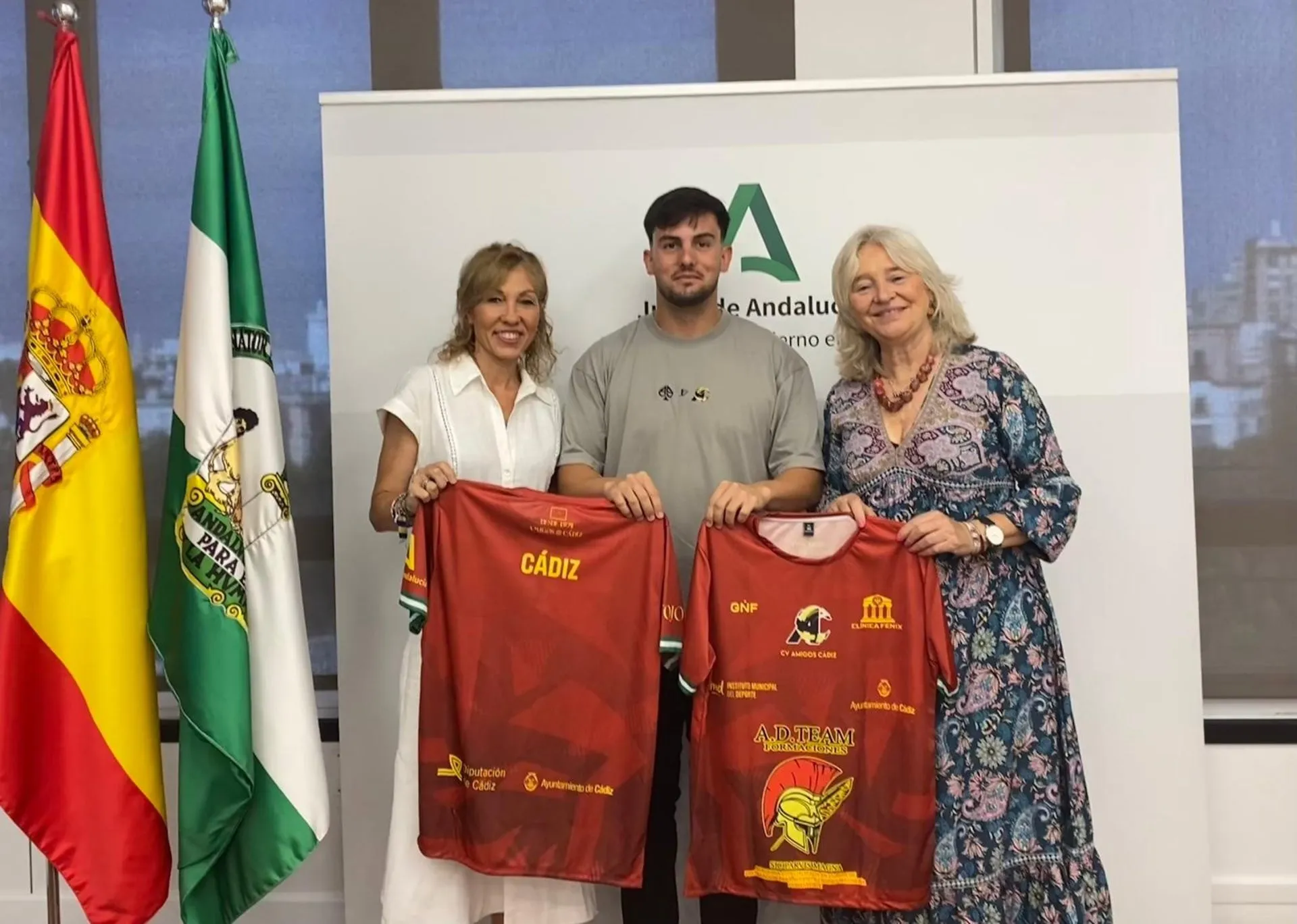 Autoridades y representantes de la entidad deportiva durante el acto