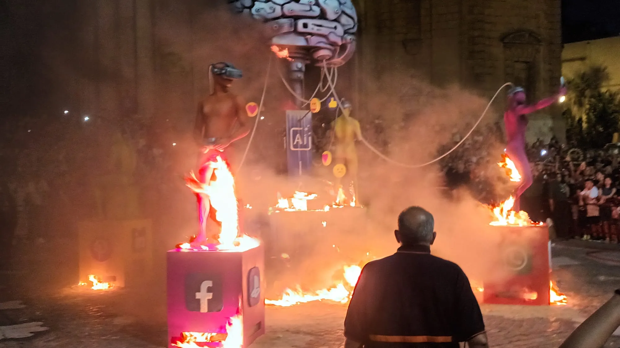 El juanillo oficial del Ayuntamiento en la plaza de la Catedral fue el que despidió una completa jornada