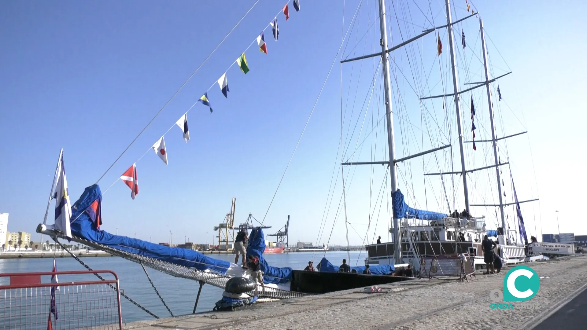 Imagen del buque en el muelle Reina Victoria 