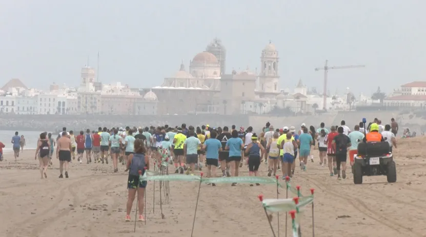 La Carrera Popular Playas de Cádiz mete velocidad al verano.
