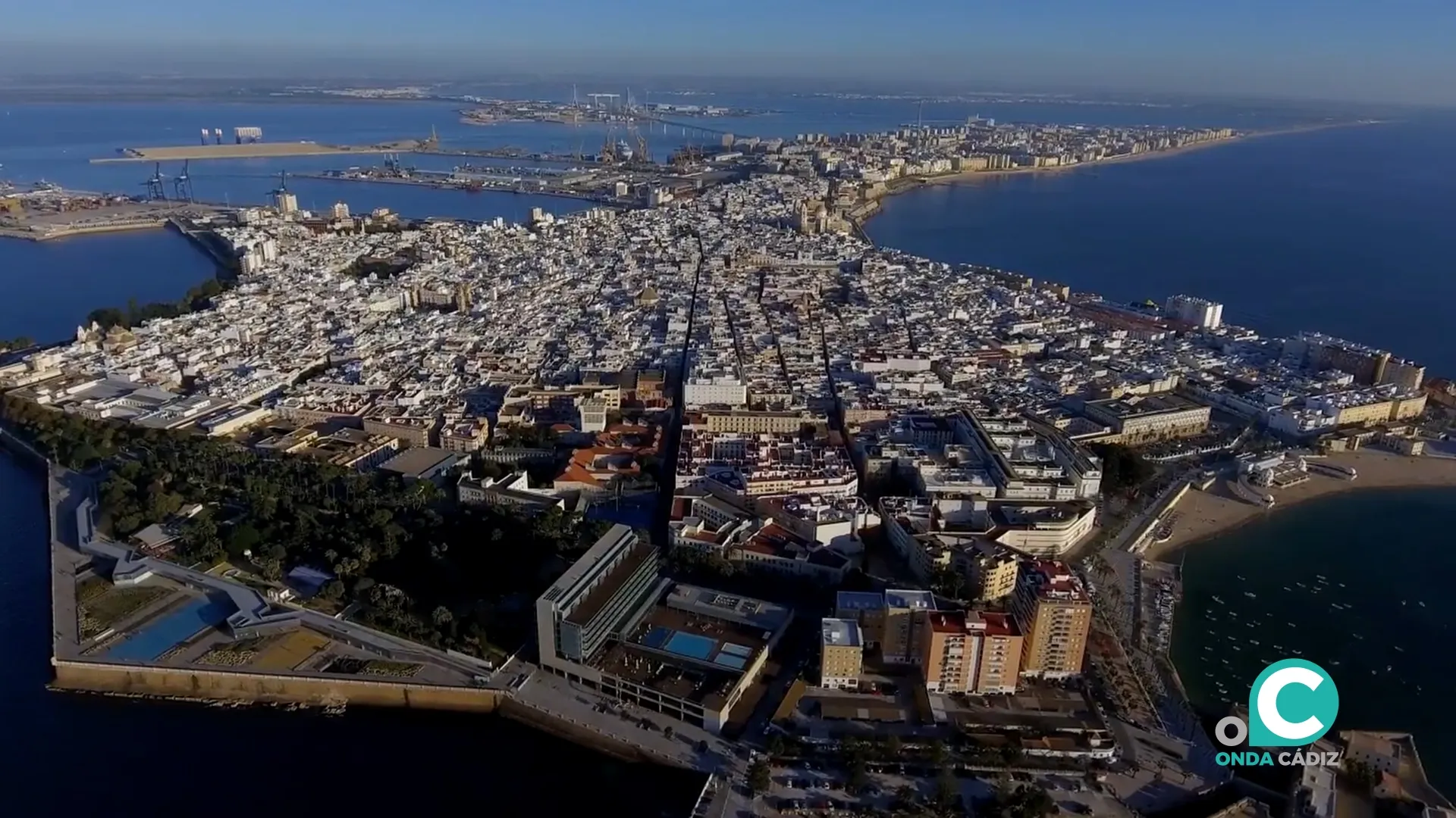Imagen aérea de la capital gaditana. 