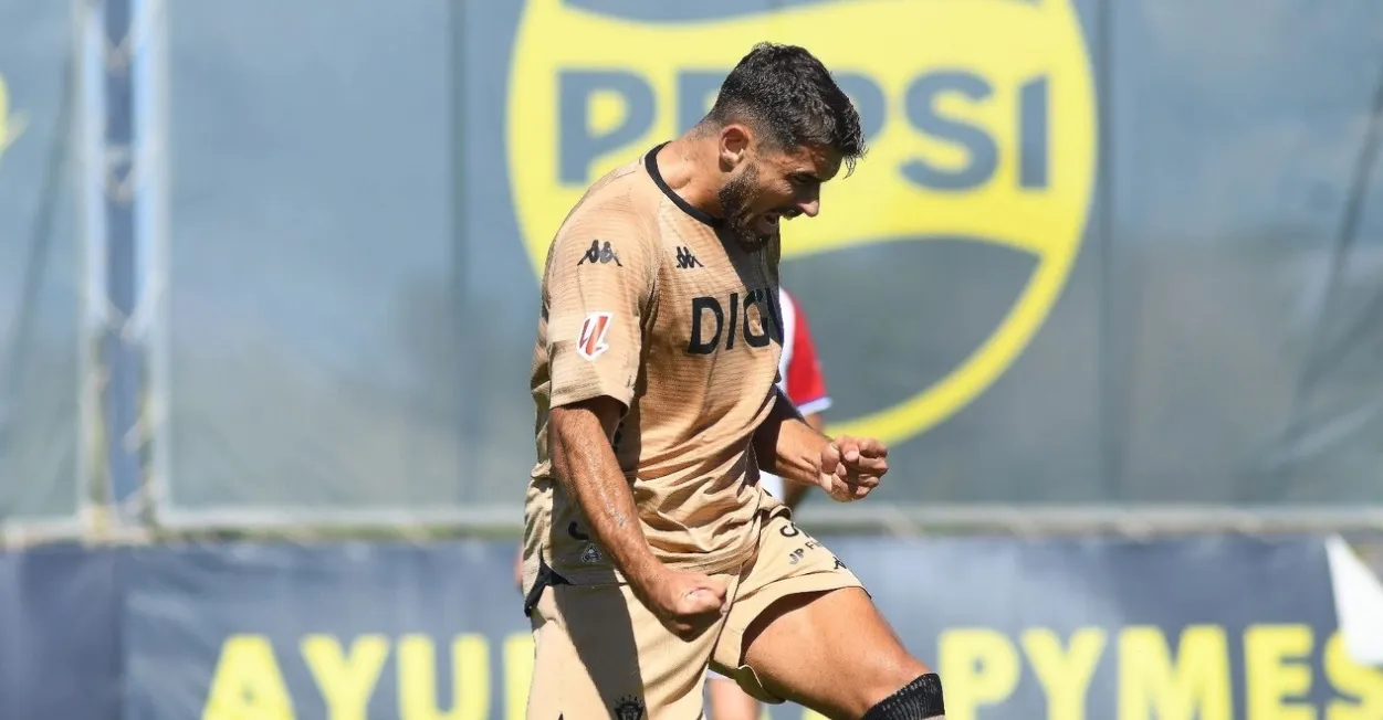 Alvaro García Pascual celebrado el segundo tanto (Foto: Cádiz CF)