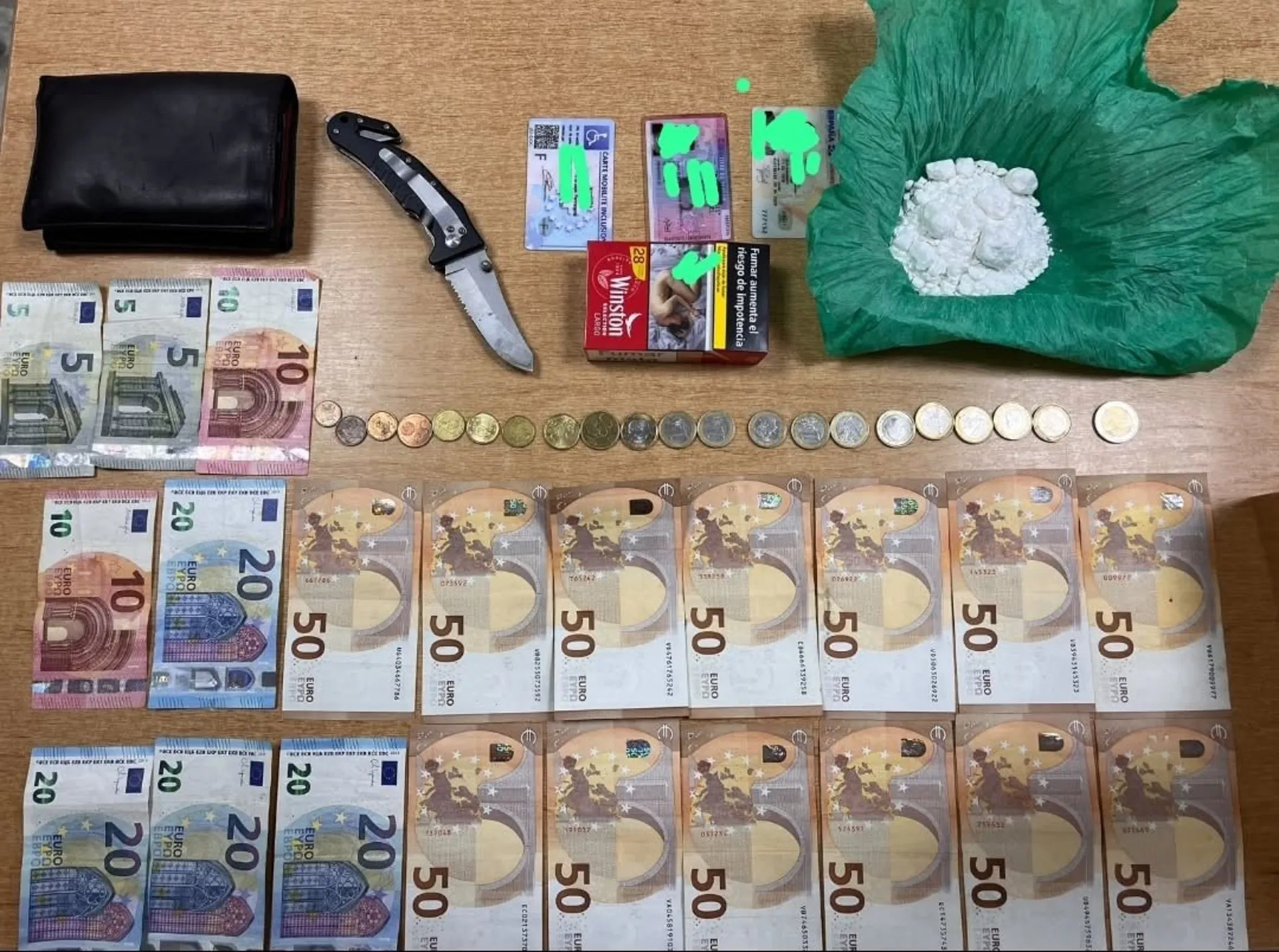 Droga y dinero intervenido en la localidad gaditana