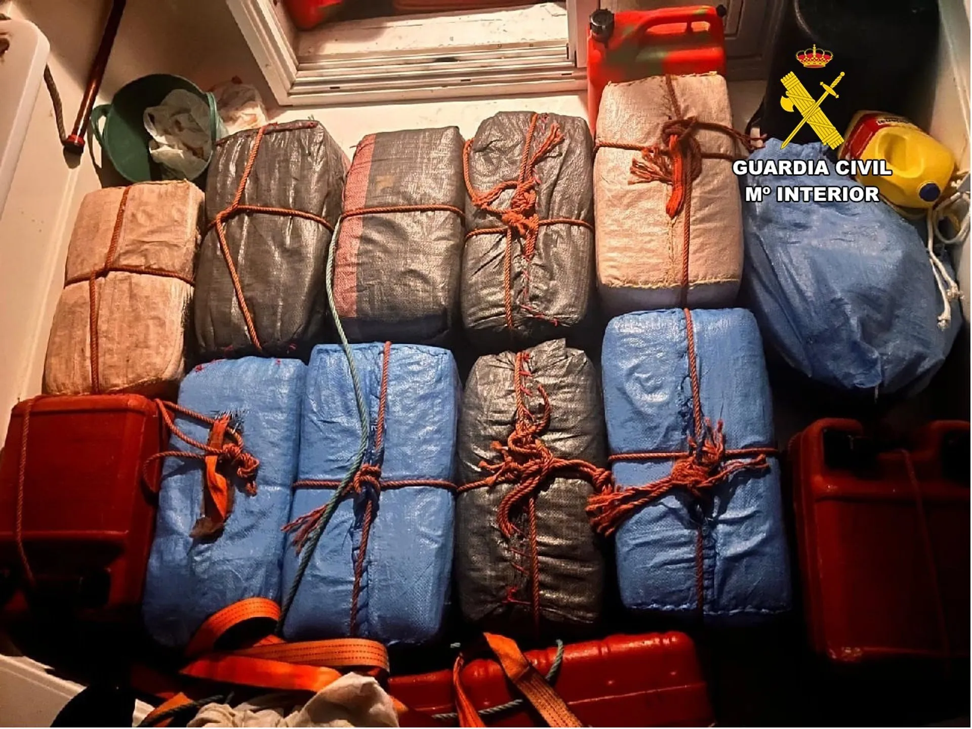 Fardos incautados durante la operación