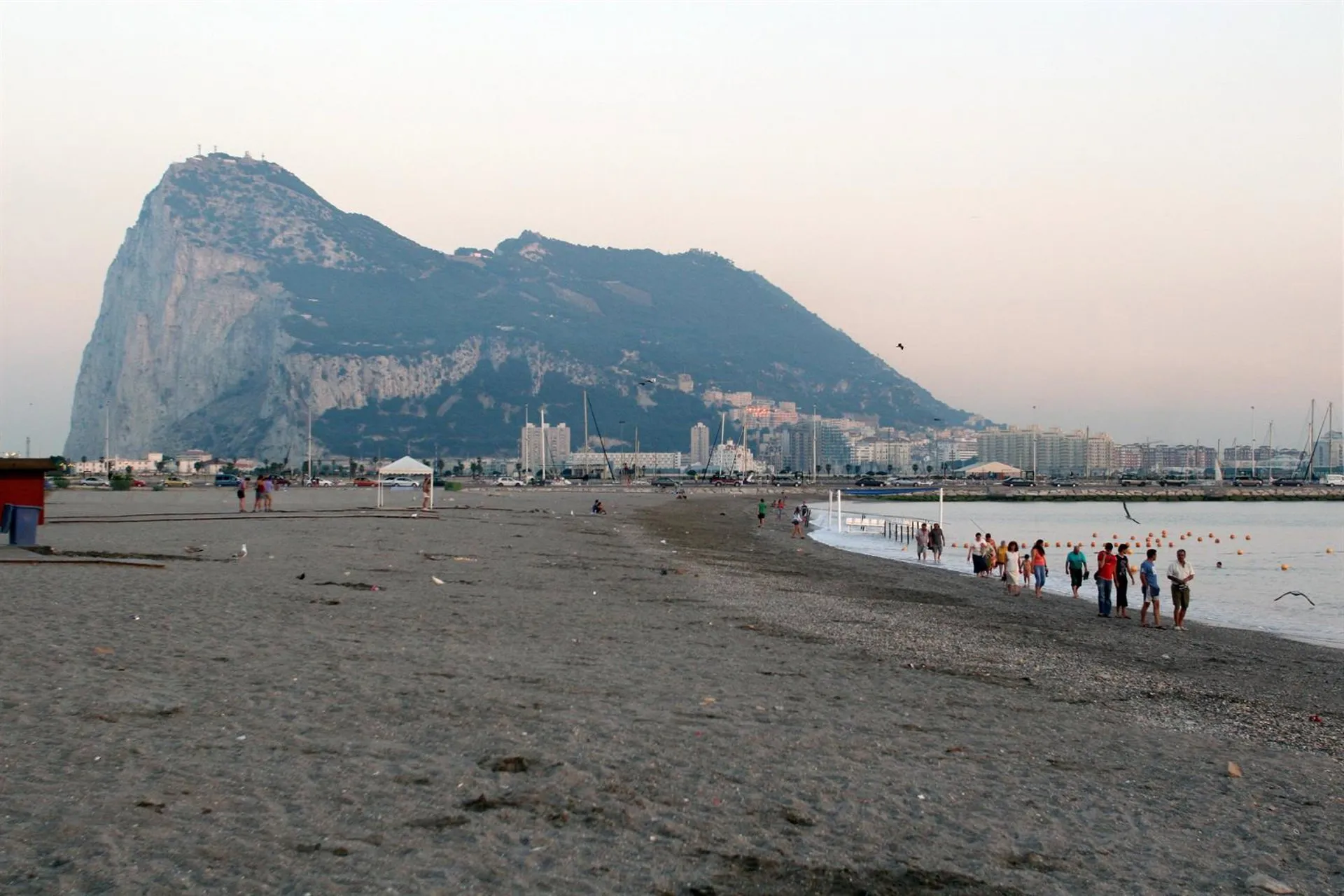 Vista de Gibraltar desde La Linea de la Concepción.