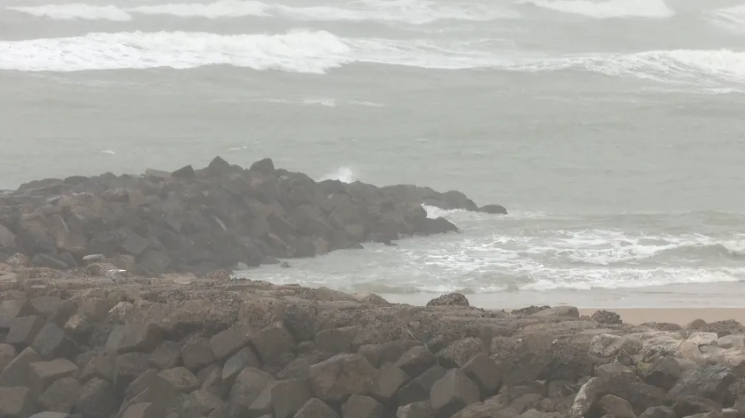 La mar de fondo pone en alerta el litoral gaditano durante el eclipse.