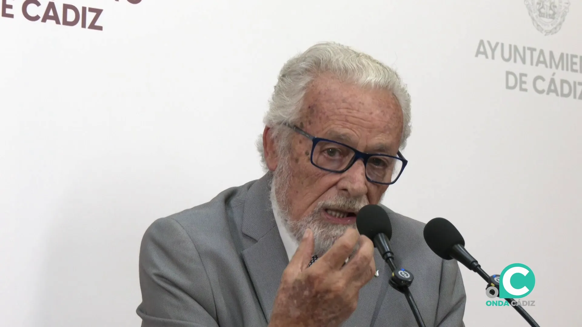 Jesús Maeztu interviene durante una visita institucional al Ayuntamiento de Cádiz